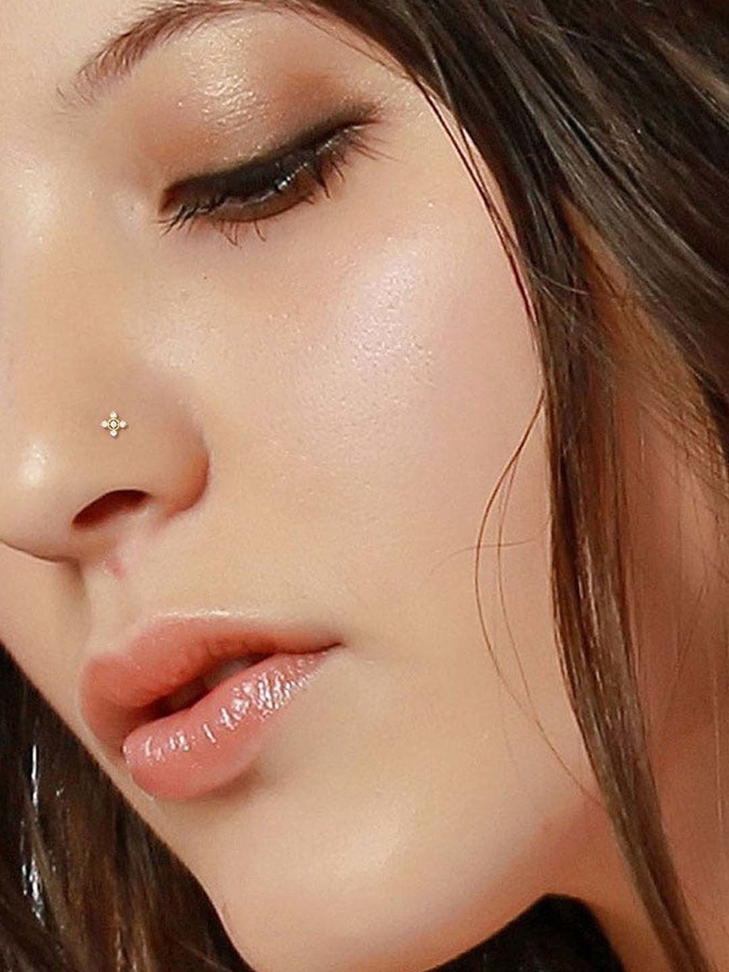 Malabar Gold and Diamonds 18 kt Gold & Diamond Nosepin