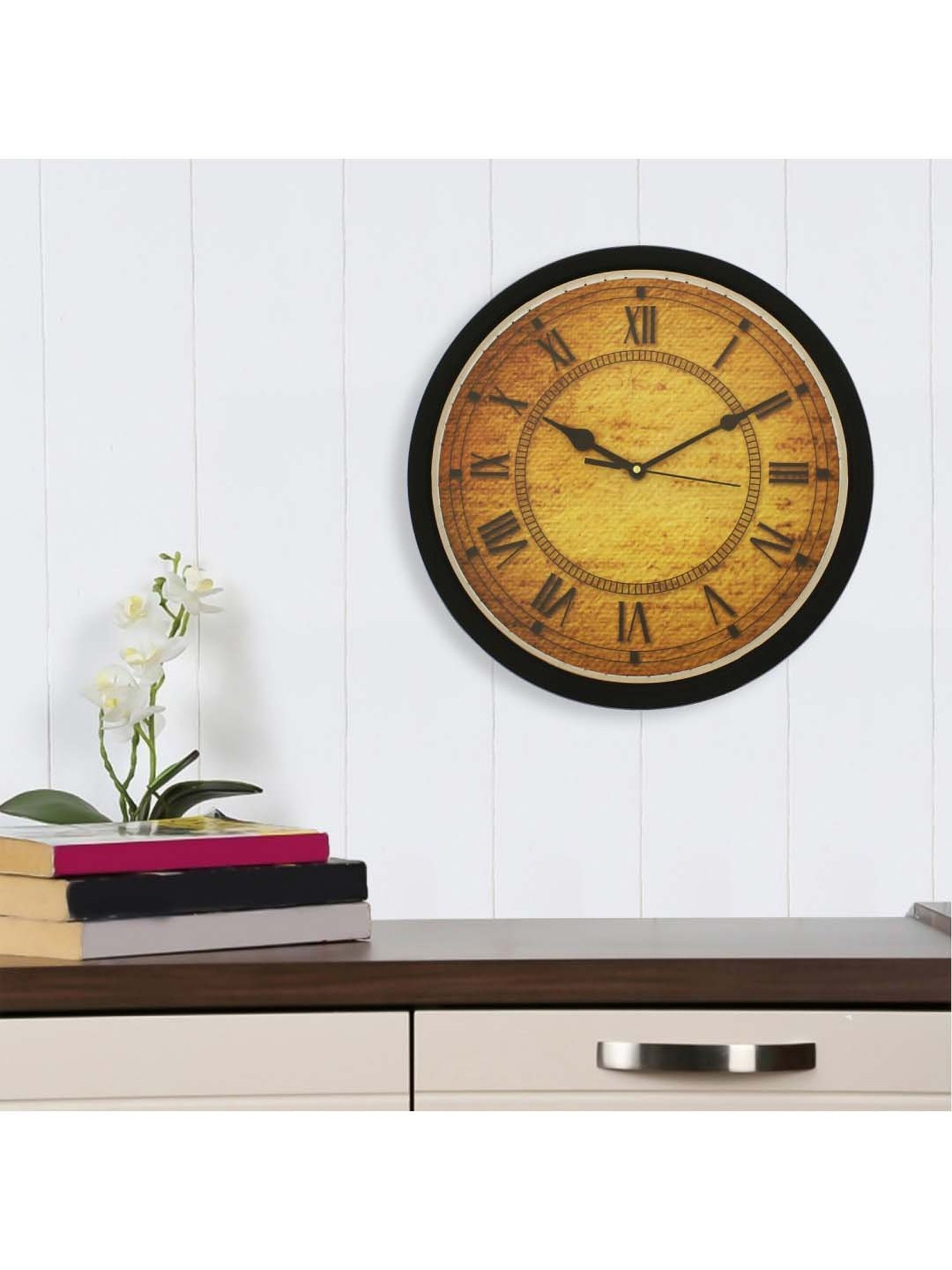 eCraftIndia Designer Round Analog Black Wall Clock