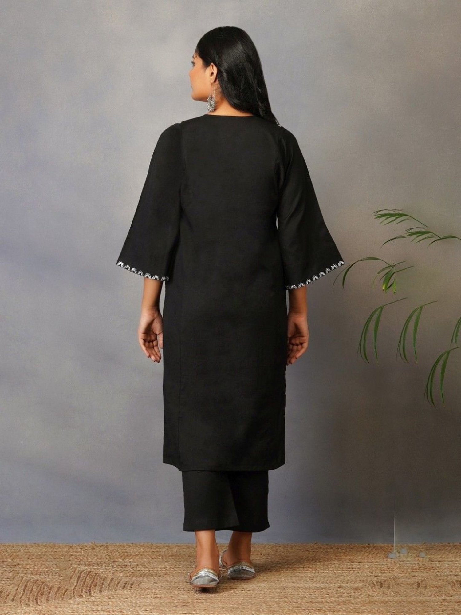 Akiso Bakhair Black Phiran Style Kurta With Zari Embroidery