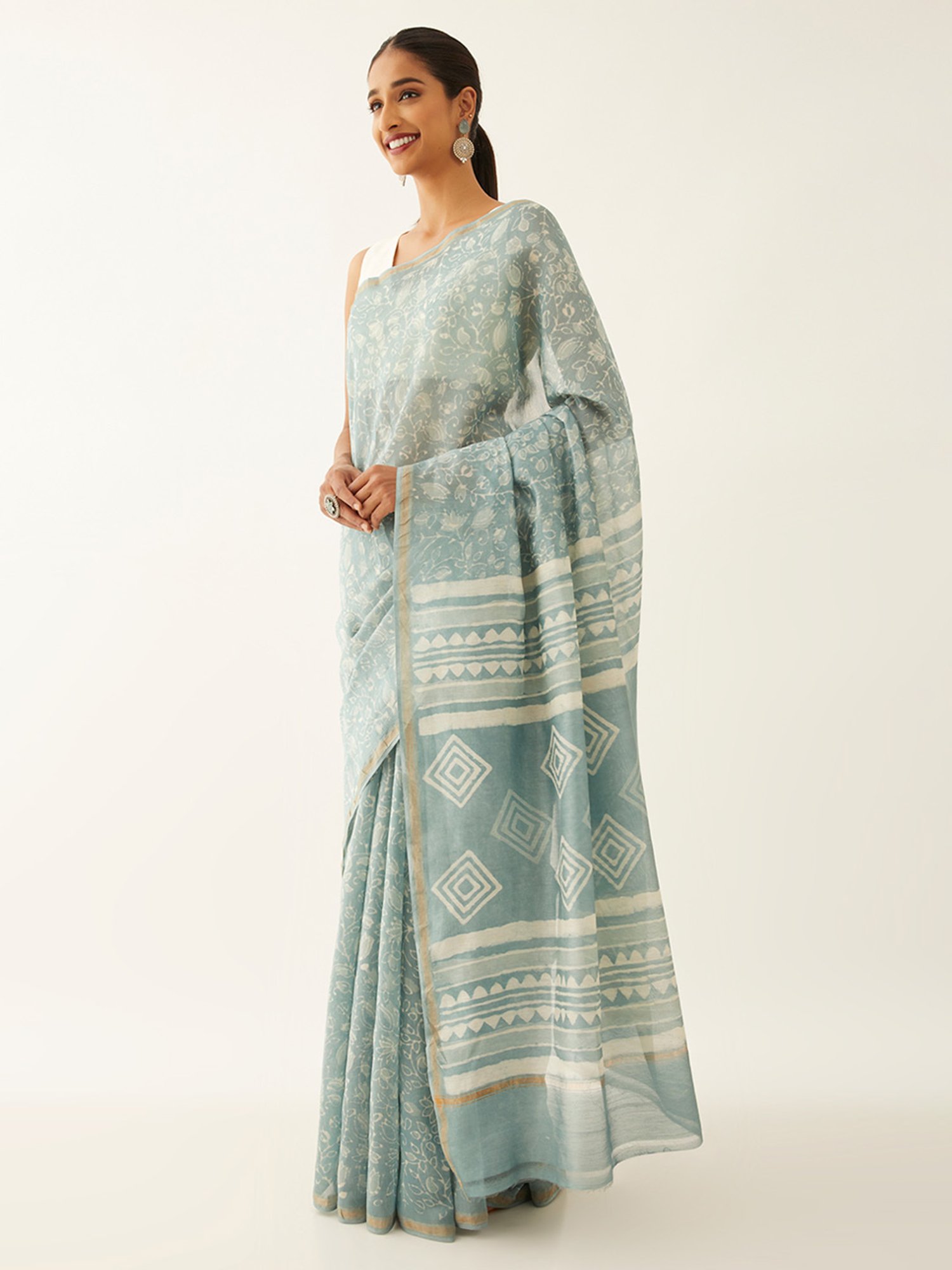 Taneira Slate Grey Printed Saree With Unstitched Blouse