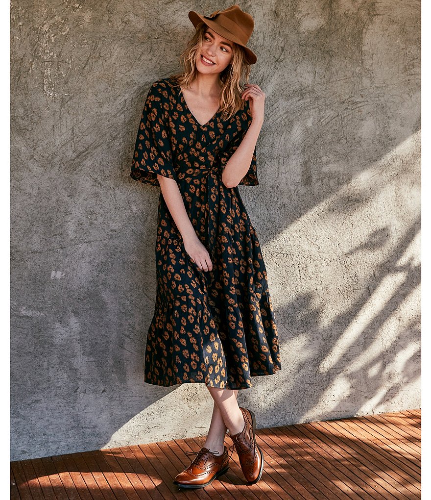 Trina Turk Diffused Leopard Print V-Neck Elbow Short Sleeve Tie Waist A-Line Midi Dress