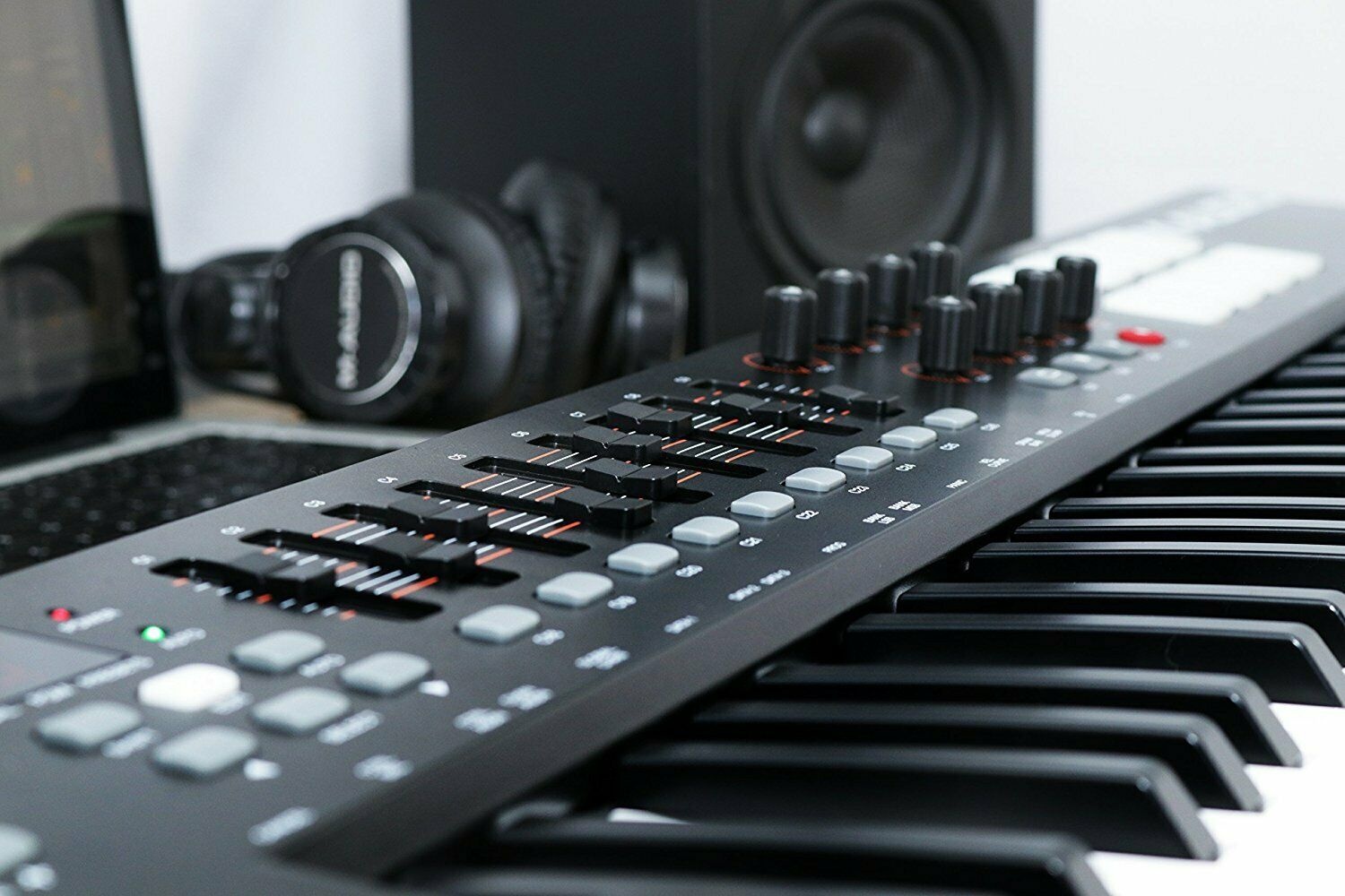 M-Audio Oxygen 61 IV - USB MIDI Keyboard Controller