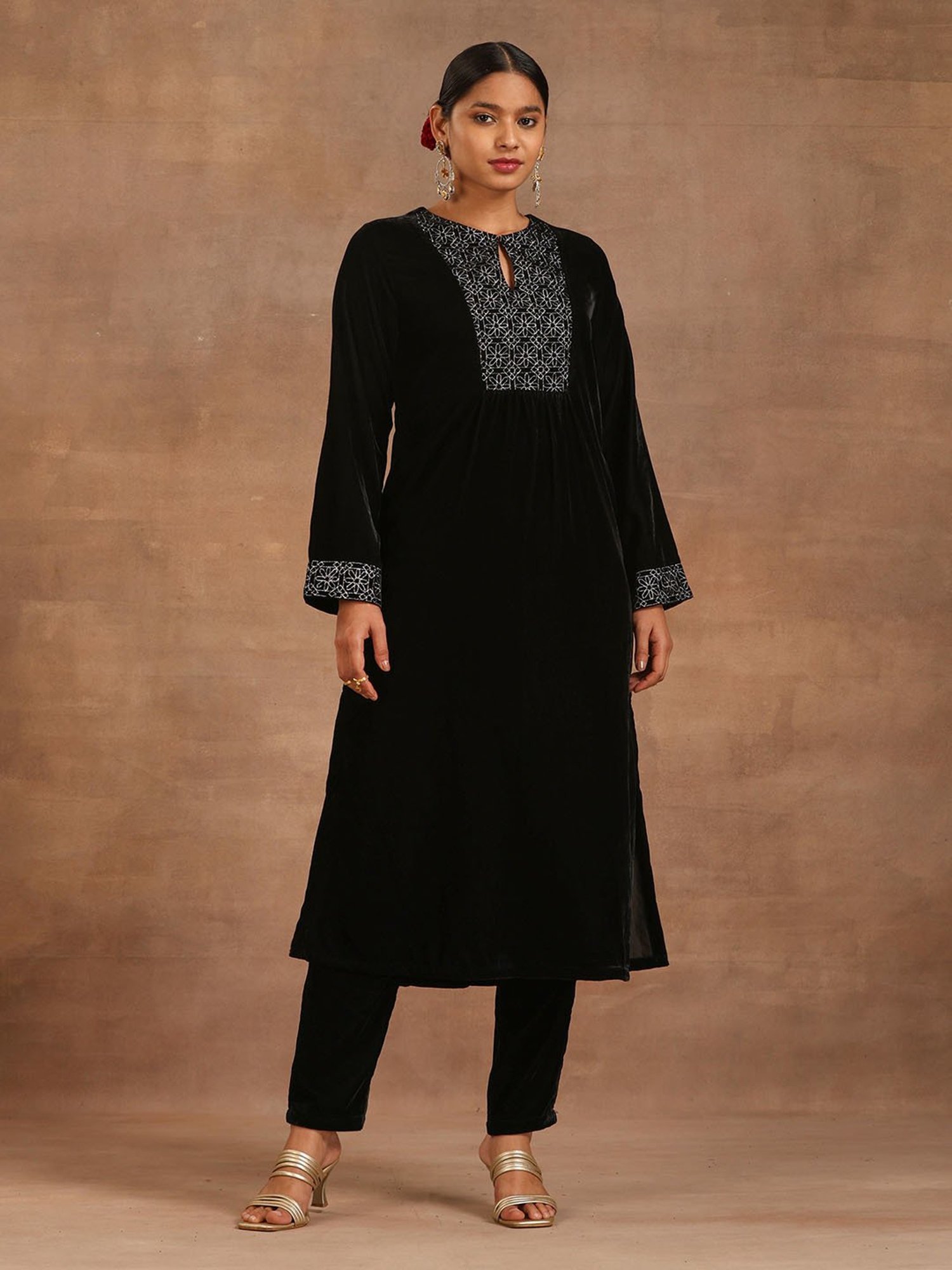 true Browns Black Velvet Embroidered Straight Kurta