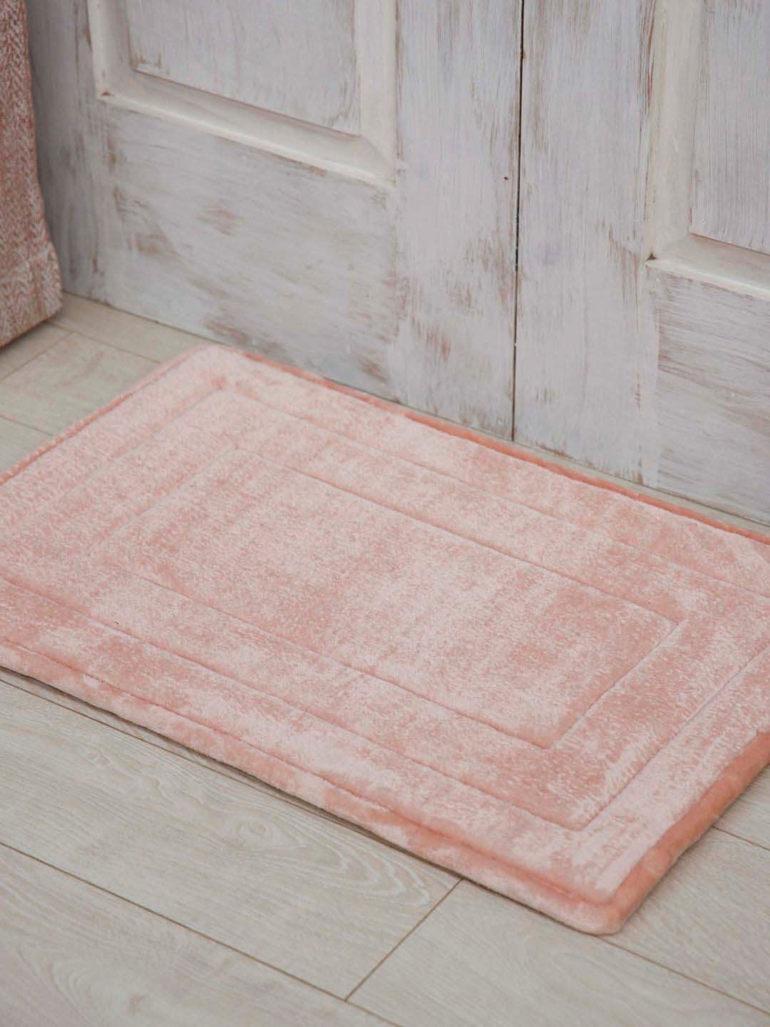 Ariana Pink Soft Tufted Memory Foam 2000 GSM Anti-Skid Bathmat