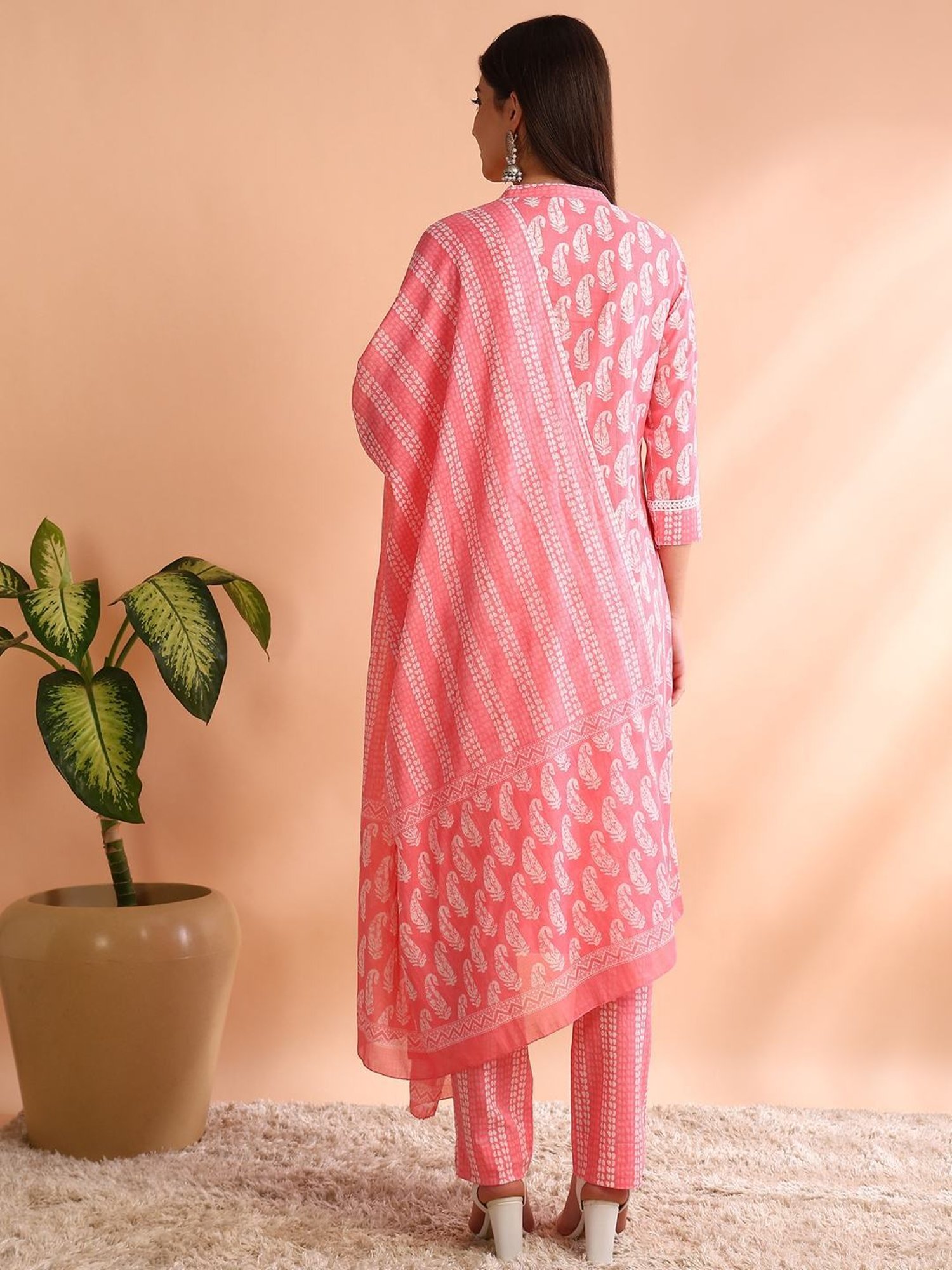 Vaamsi Pink Cotton Printed Kurta Pant Set With Dupatta