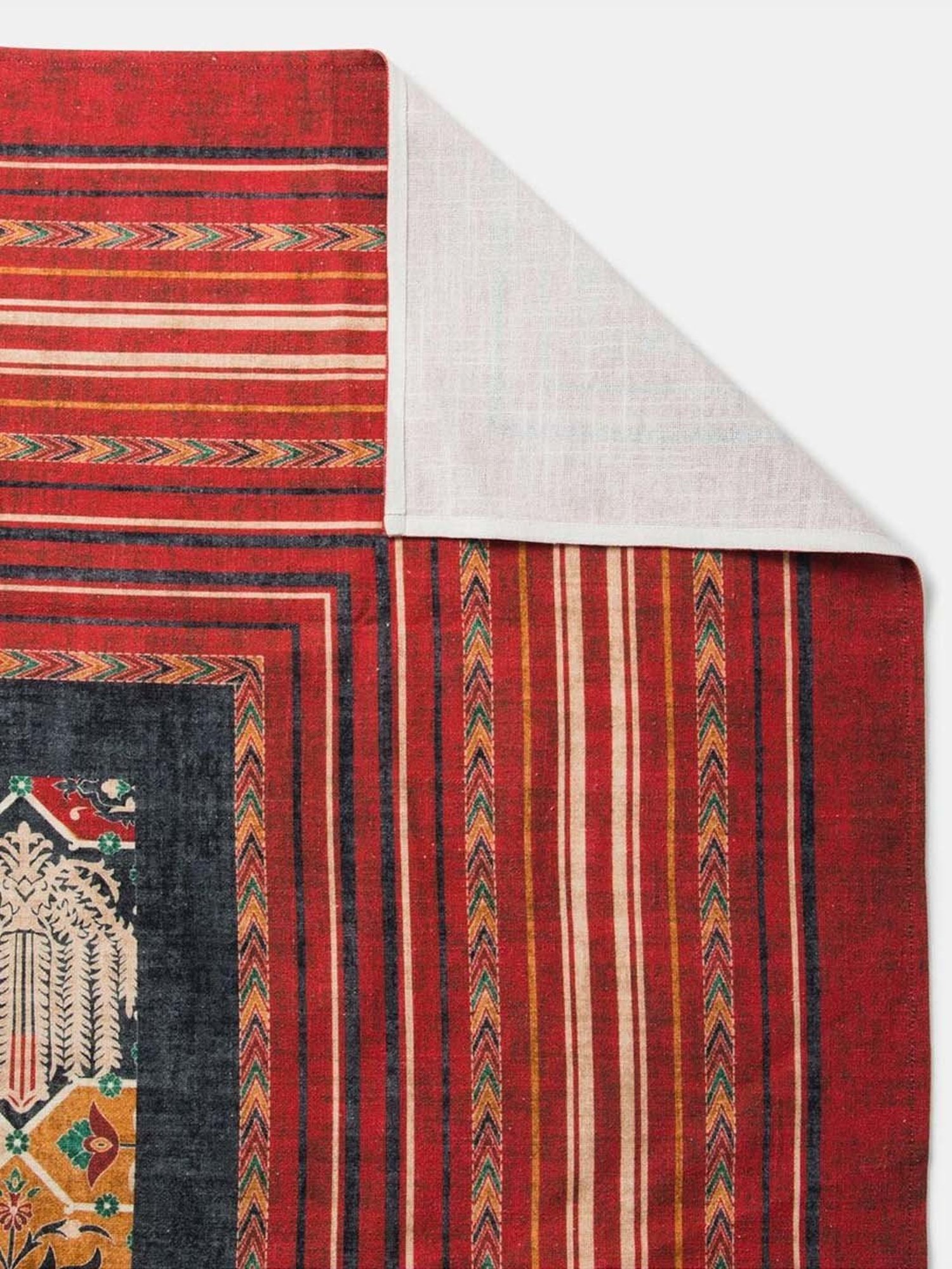 DDECOR Live beautiful Geometric Insignia Dove 210 TC Cotton Comforters - Set of 3