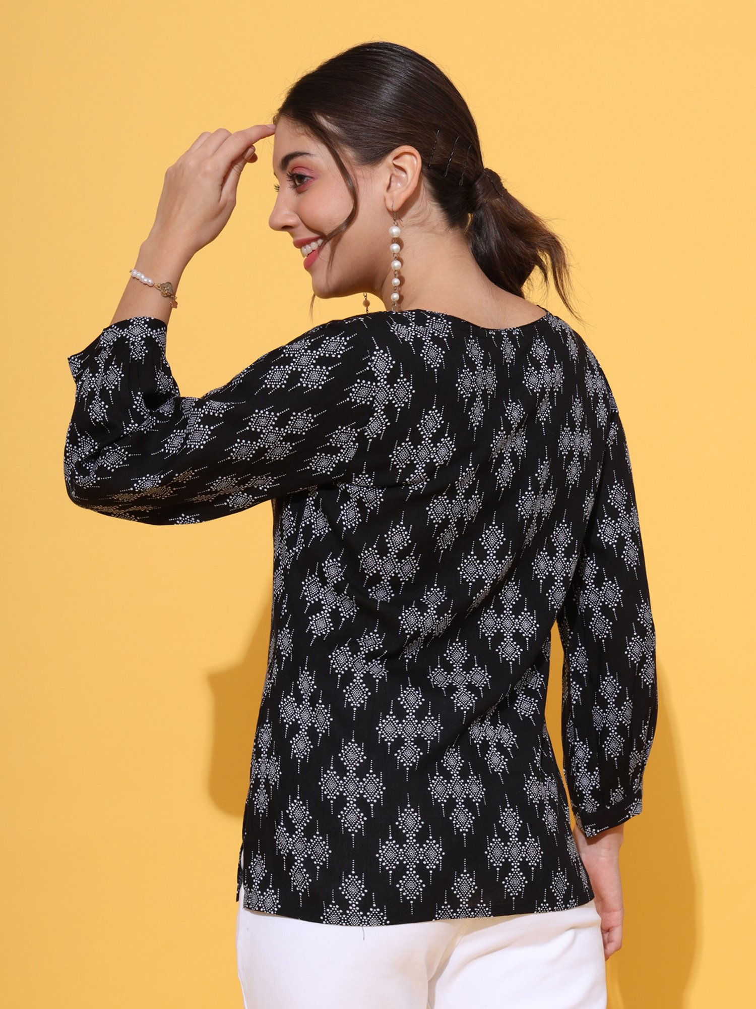 DECKEDUP Black Printed Top