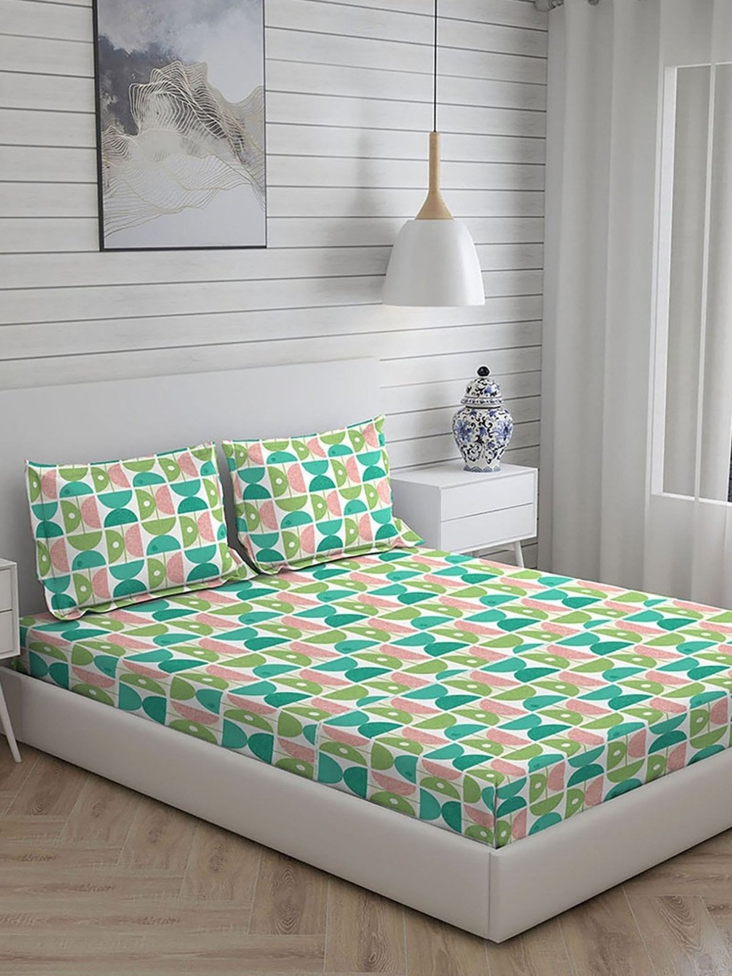 Layers Duracount Geometric Multicolor 225 TC Cotton Queen Bed Sheet with 2 Pillow Covers