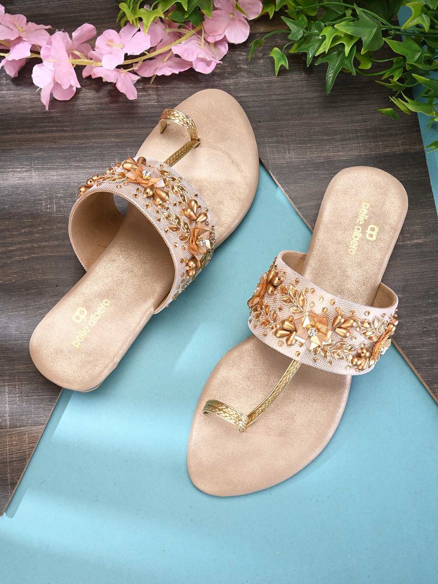 Pelle Albero Women's Gold Toe Ring Sandals