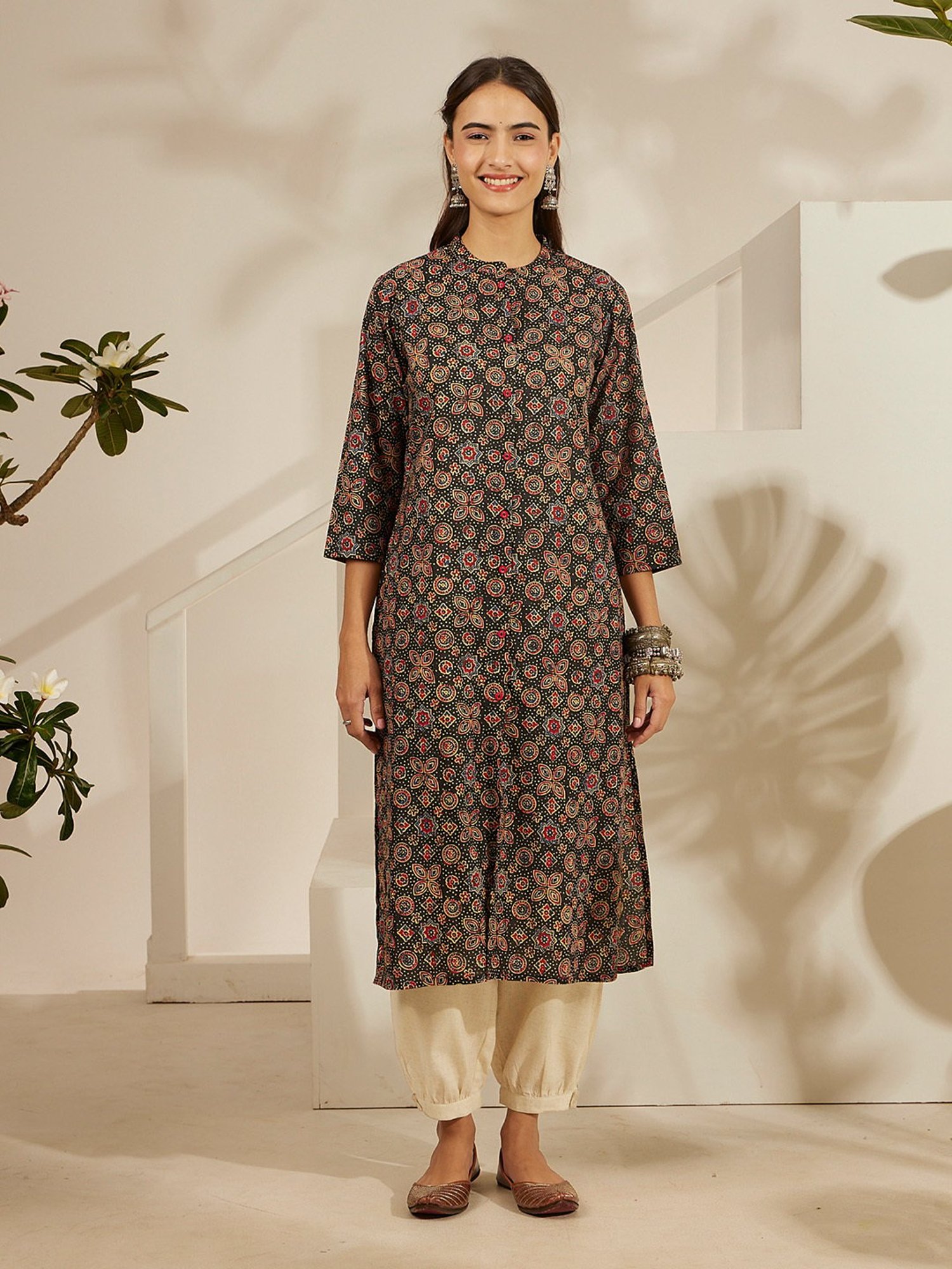 Daali Black Cambric Mandarin Collar 3/4 Sleeves Basics Kurta with Two Pockets