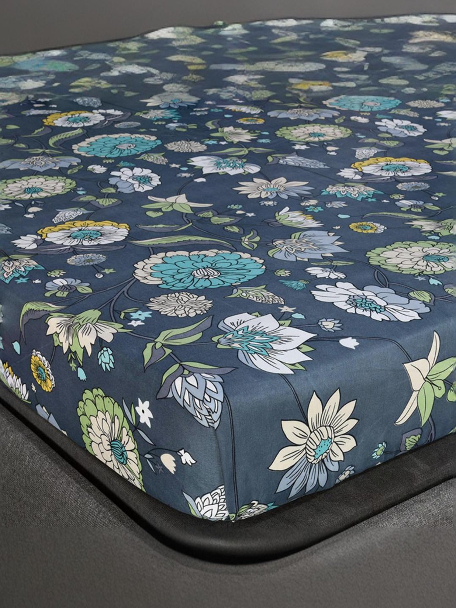 @Home Aurora Black 130 GSM Polyester Double Bedsheet with 2 Pillow Covers