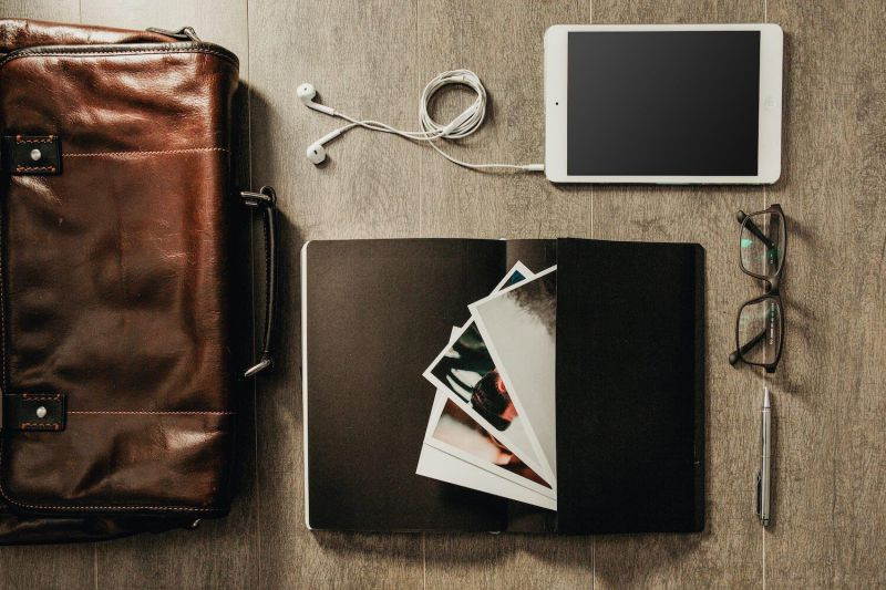 ZenArt's B5 (7&rdquo;x10&rdquo;) Sketchbook Journal - Durable Engineered Leather Cover, 160 Blank Pages of Smooth 120 GSM Acid-Free Ivory Paper, Inner Pocket, 2 Bookmarks & Elastic Band