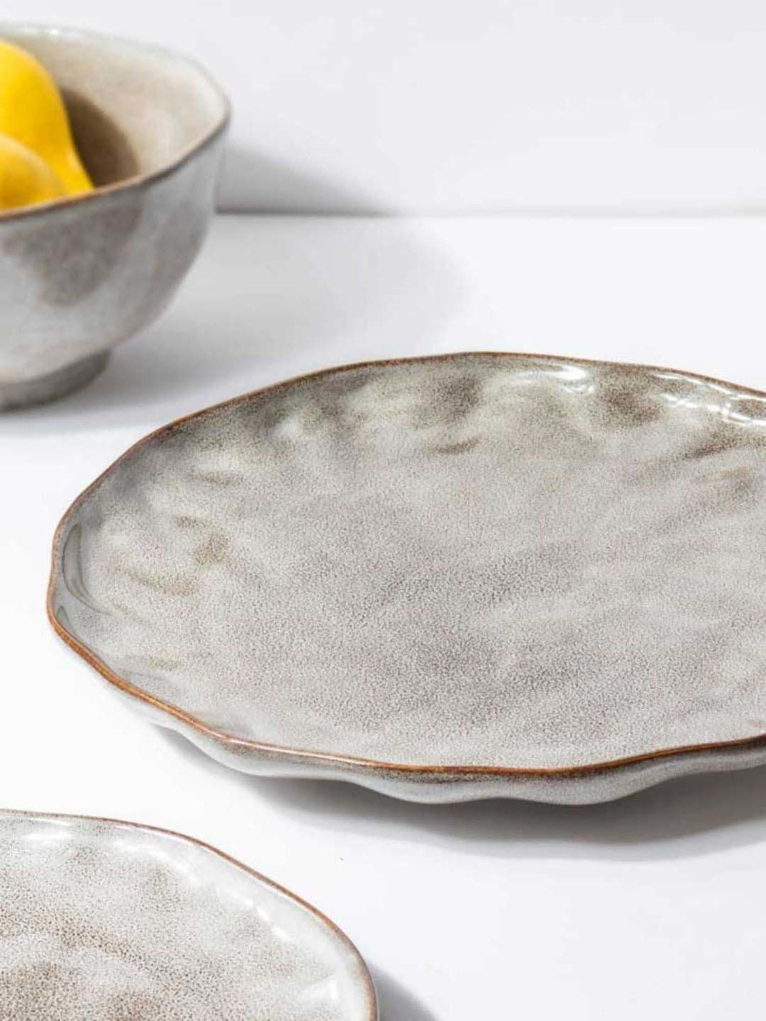 Nestasia Premium Quality Hand-Crafted Eclectic Stoneware Dinner Plate Grey With Wavy Brown Edge