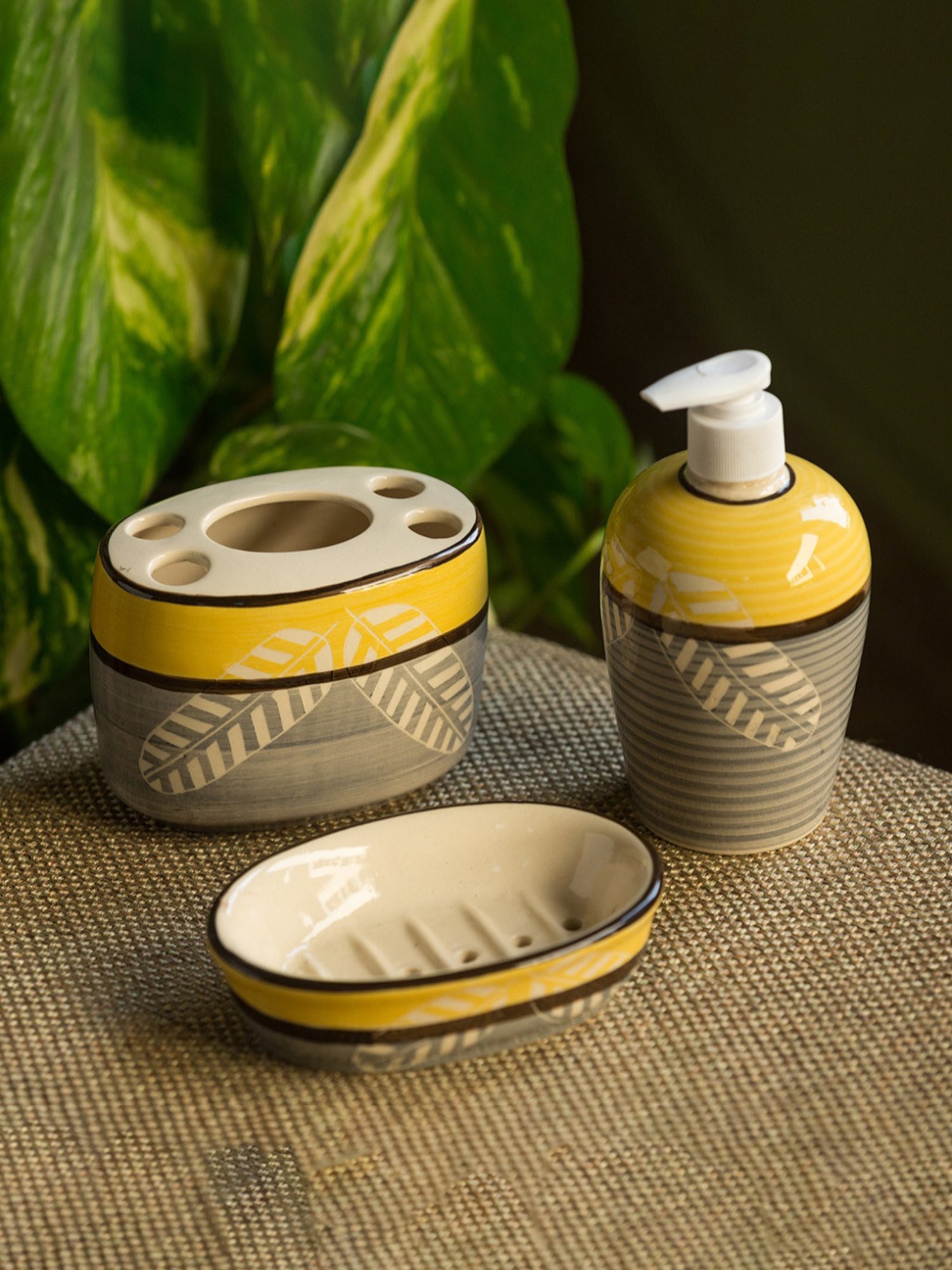 ExclusiveLane 'Imprinted Leaves' Hand-Painted Ceramic Bathroom Accessory (Set Of 3)