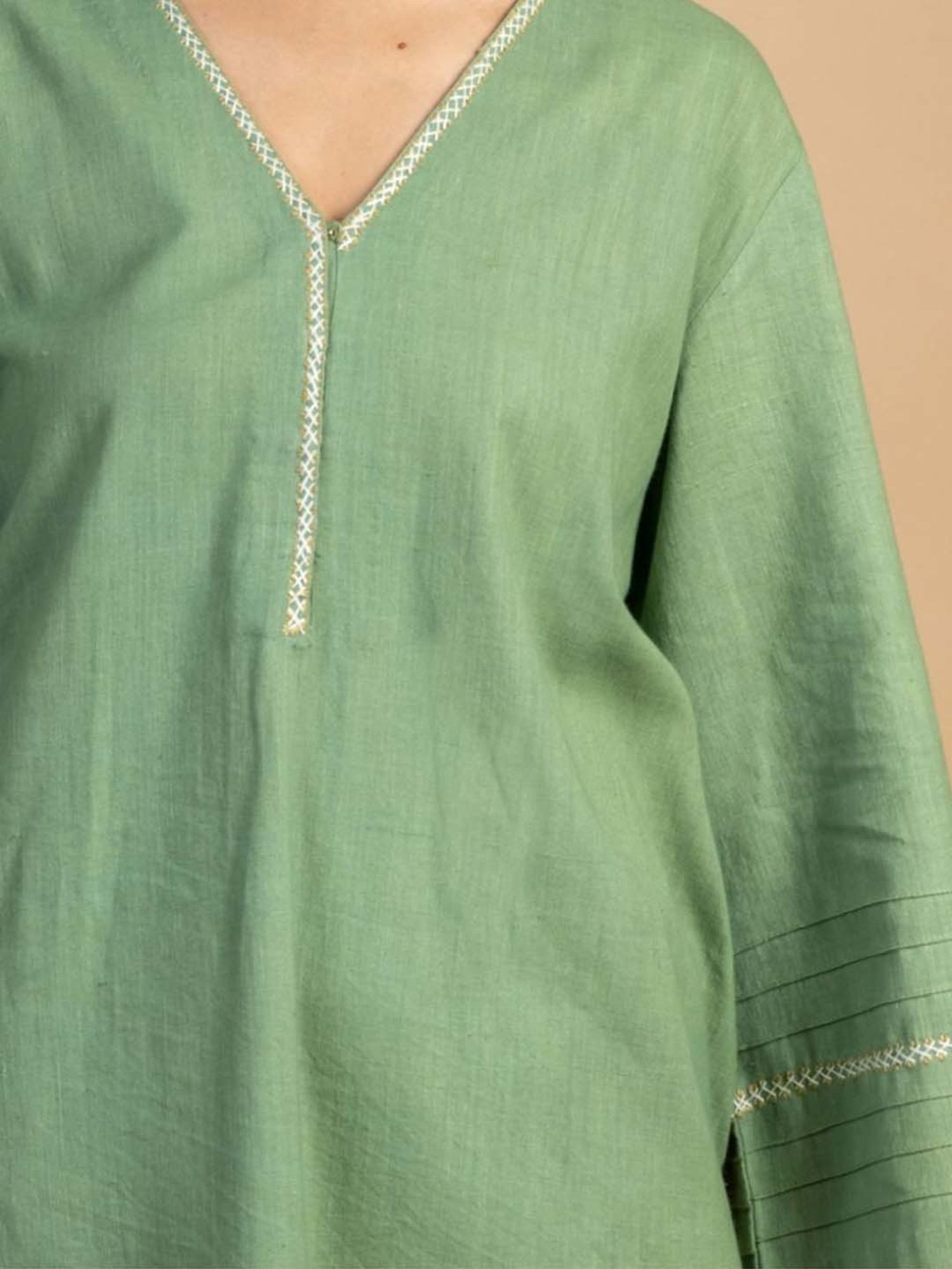 Mushio Green Bhakti Hand Embroidered Handwoven Cotton Kurta