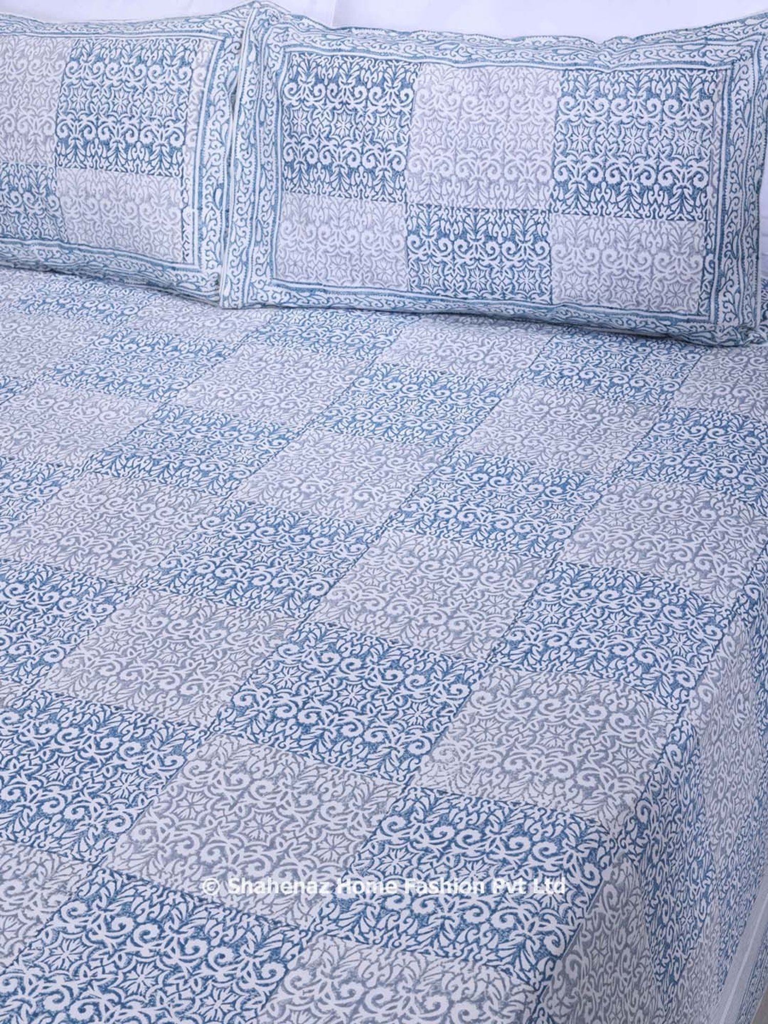 Shahenaz Blue & Grey 120 TC Cotton Parvati Double Bedsheet with 2 Pillow Covers