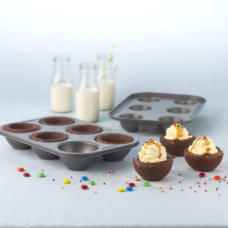 Nordic Ware Natural Aluminum Commercial Hi-Dome Covered Pie Pan