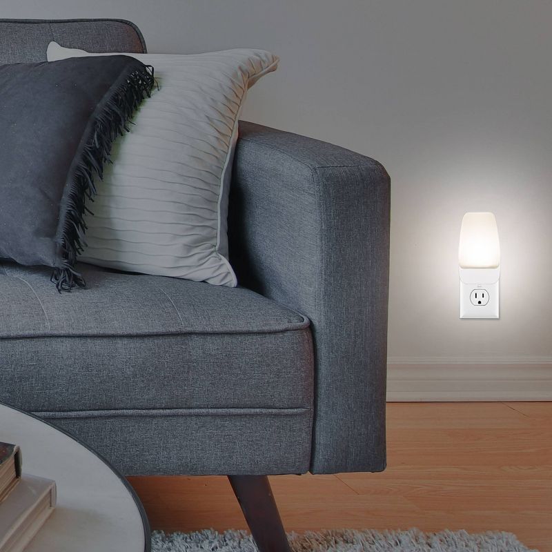 General Electric 2pk Automatic LED Night Light6