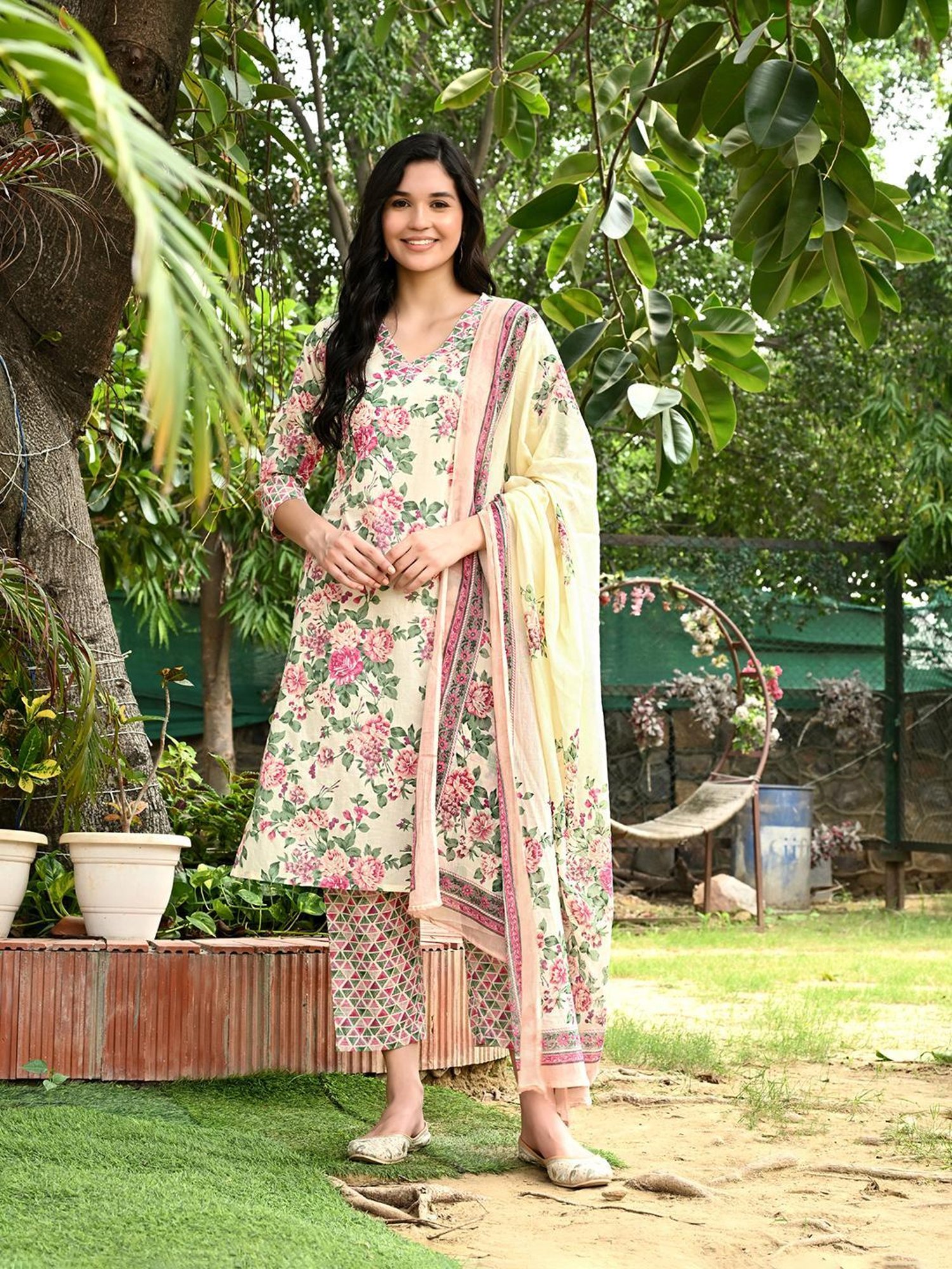DECKEDUP Cream & Pink Floral Print Kurta With Pants & Dupatta