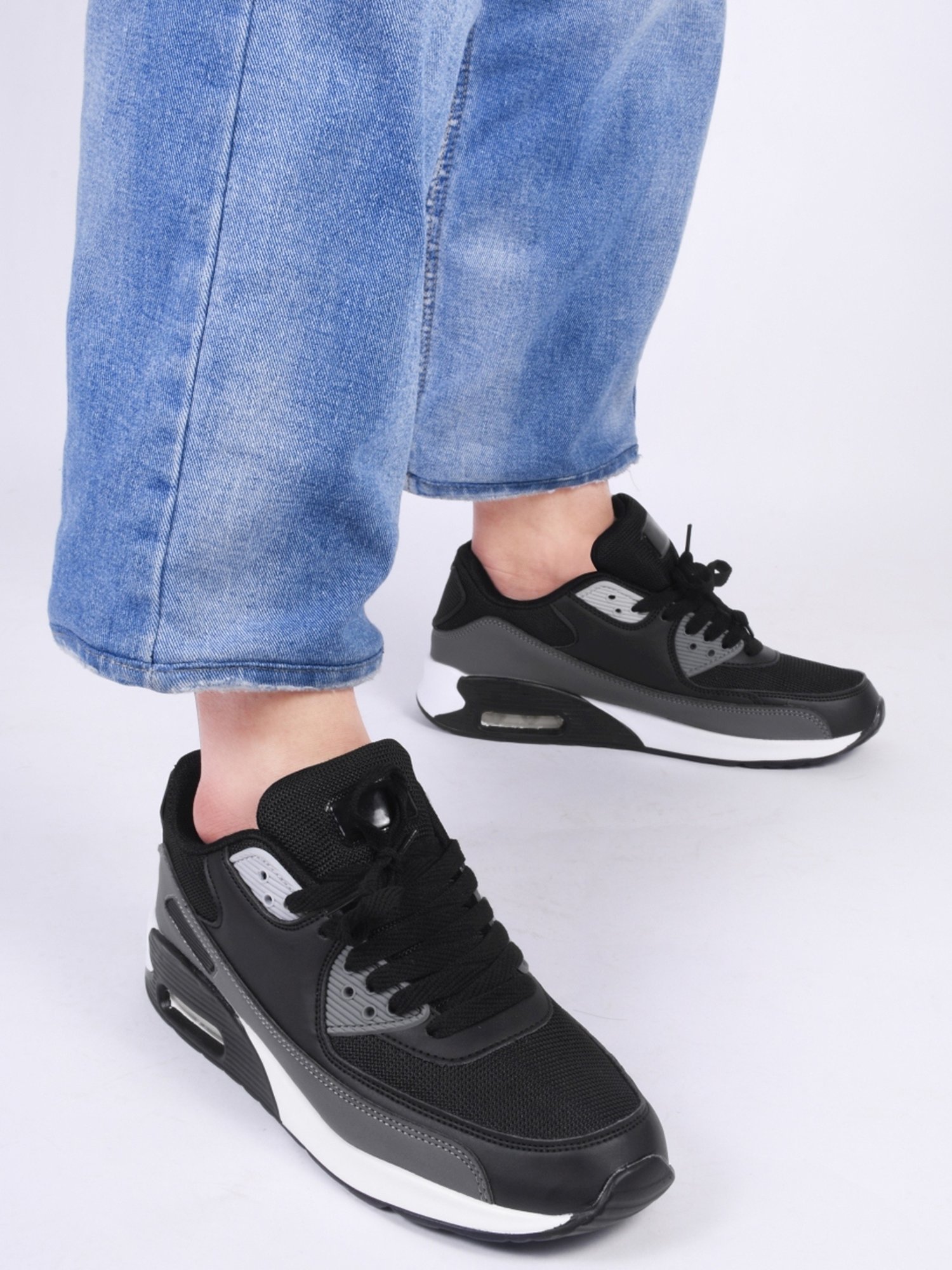 The White Pole Men's Black Casual Sneakers