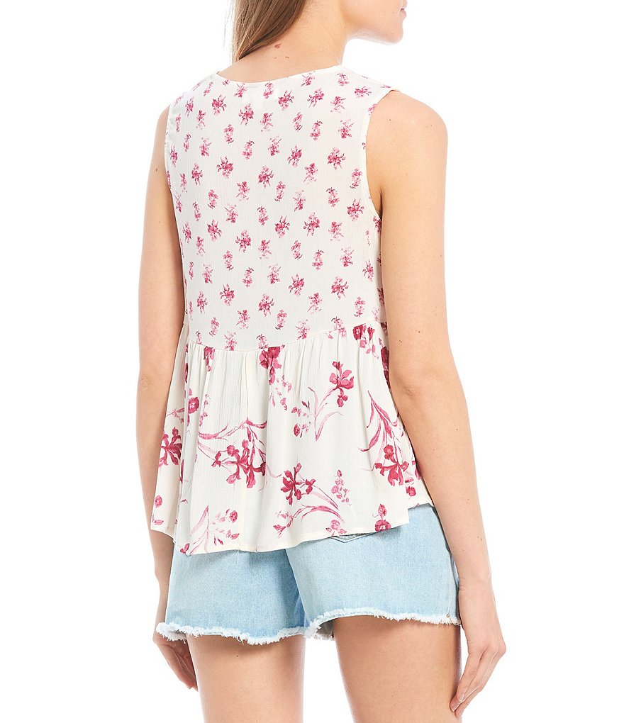 Coco + Jaimeson Sleeveless Twin Print Lace Trim V-Neck Knit Top