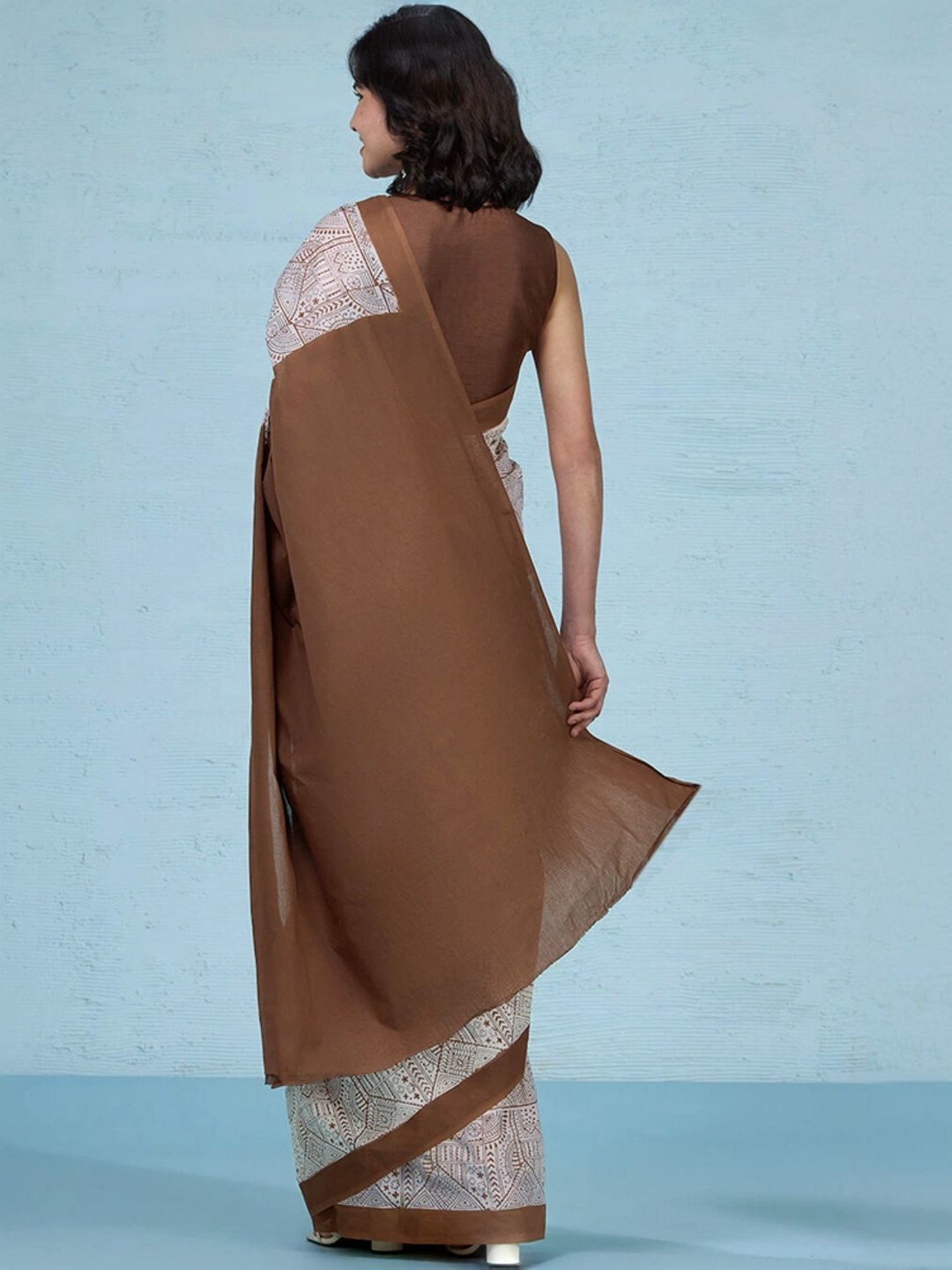 Taneira White Cotton Printed Saree With Unstitched Blouse