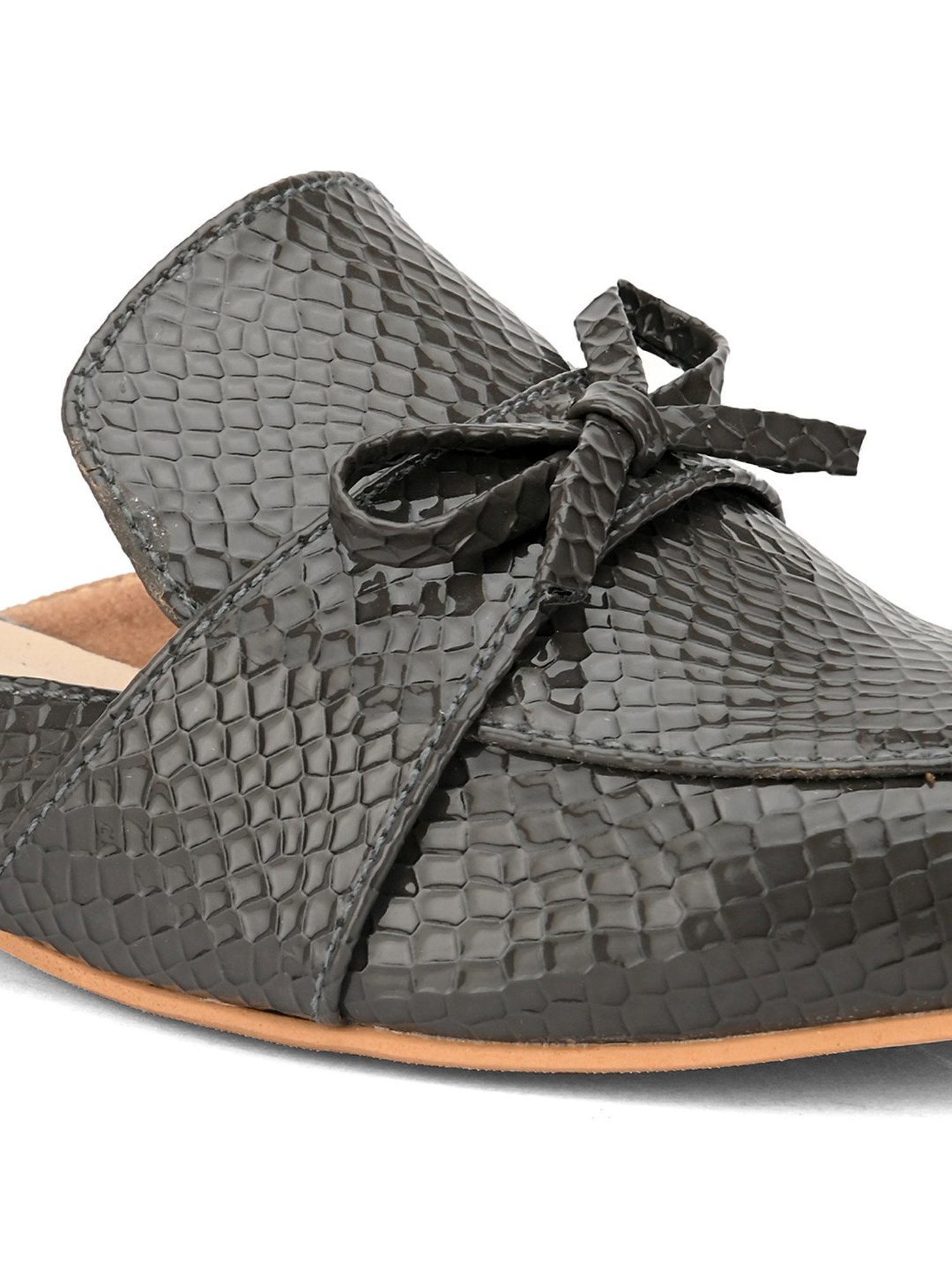 Hydes N Hues Women's Black Mule Shoes