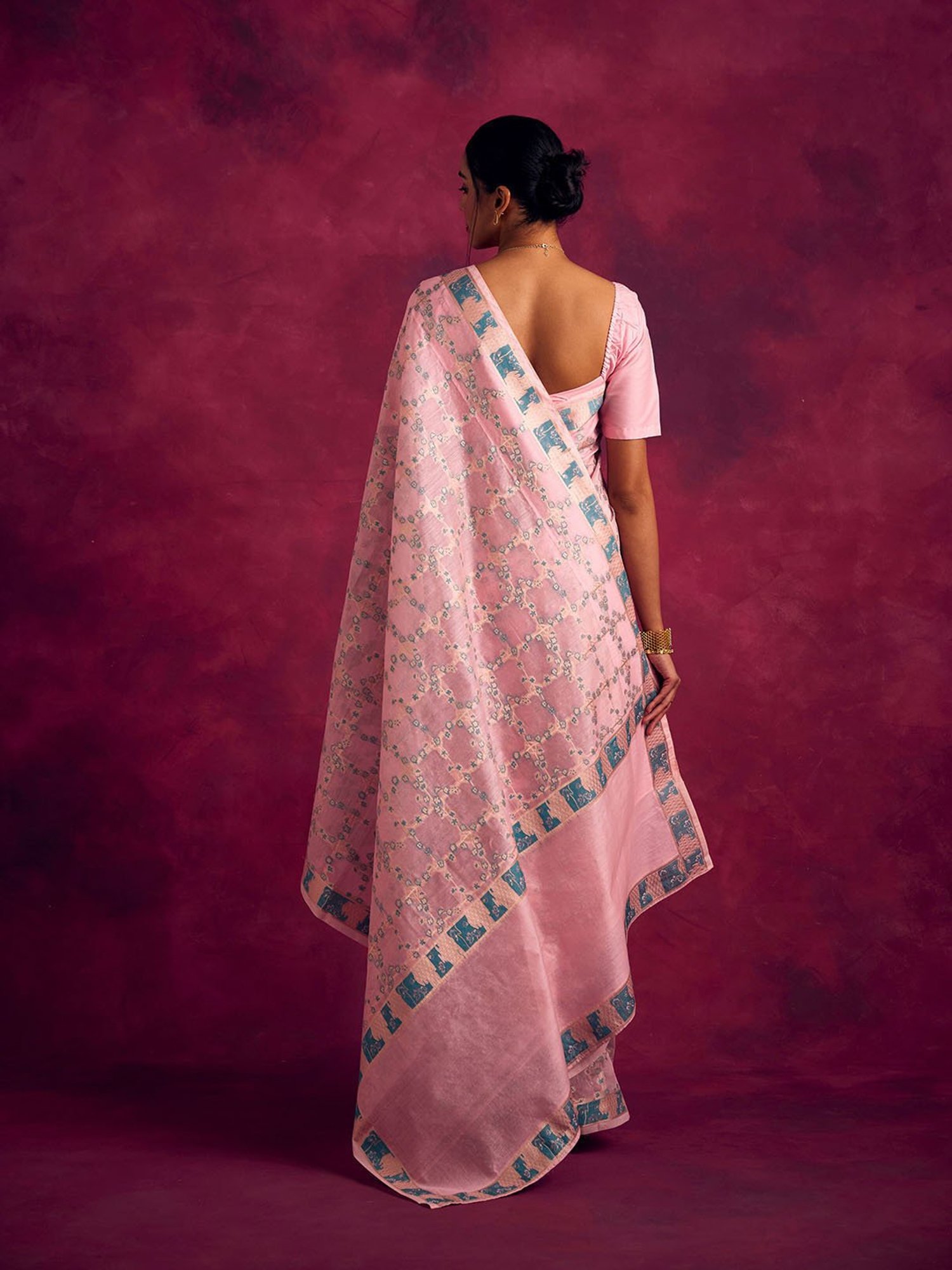 Abhishti Pink Woven Saree Without Blouse