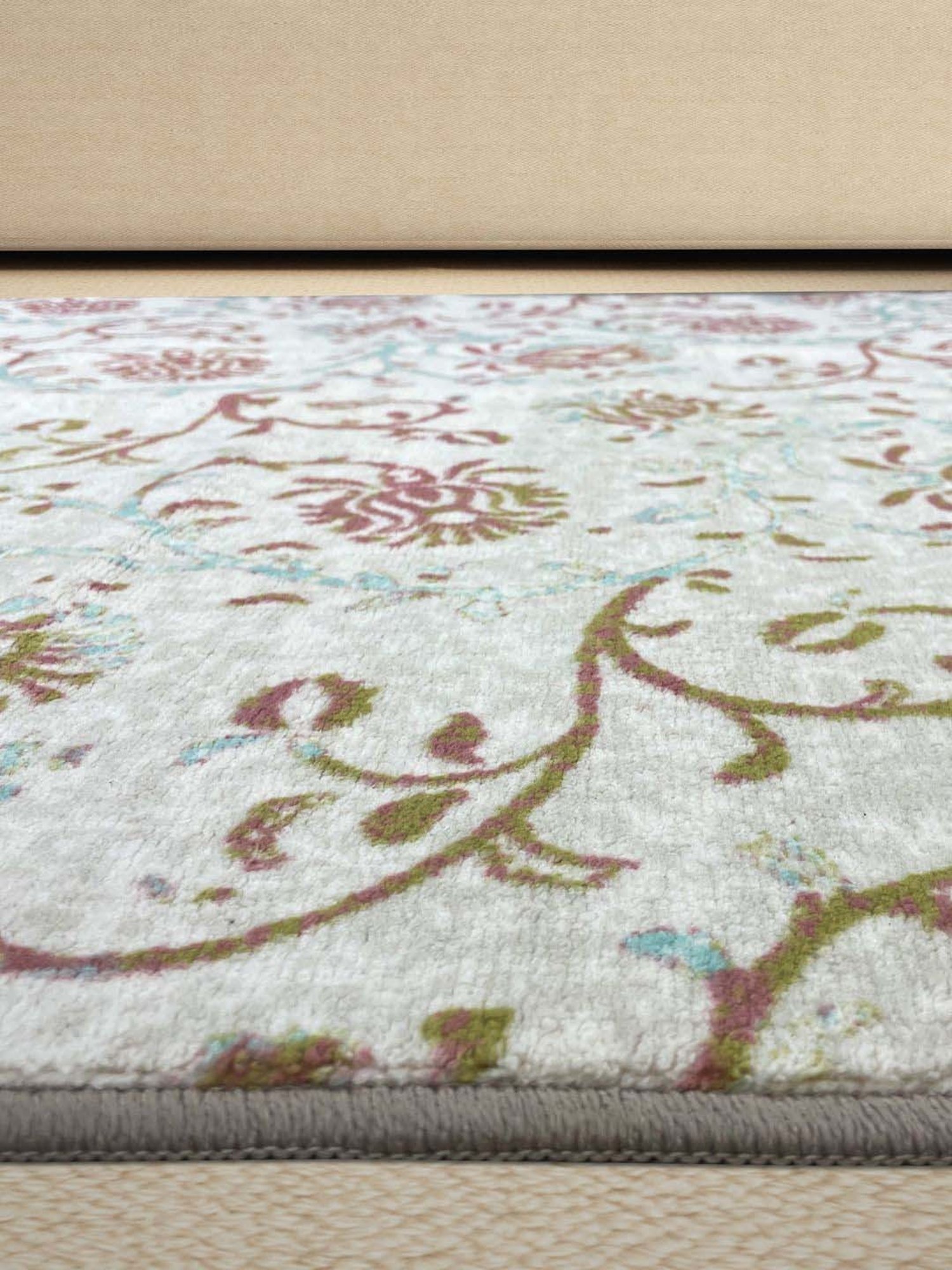 Welspun Blissful Beige Polyester 400 GSM Anti Skid Runner