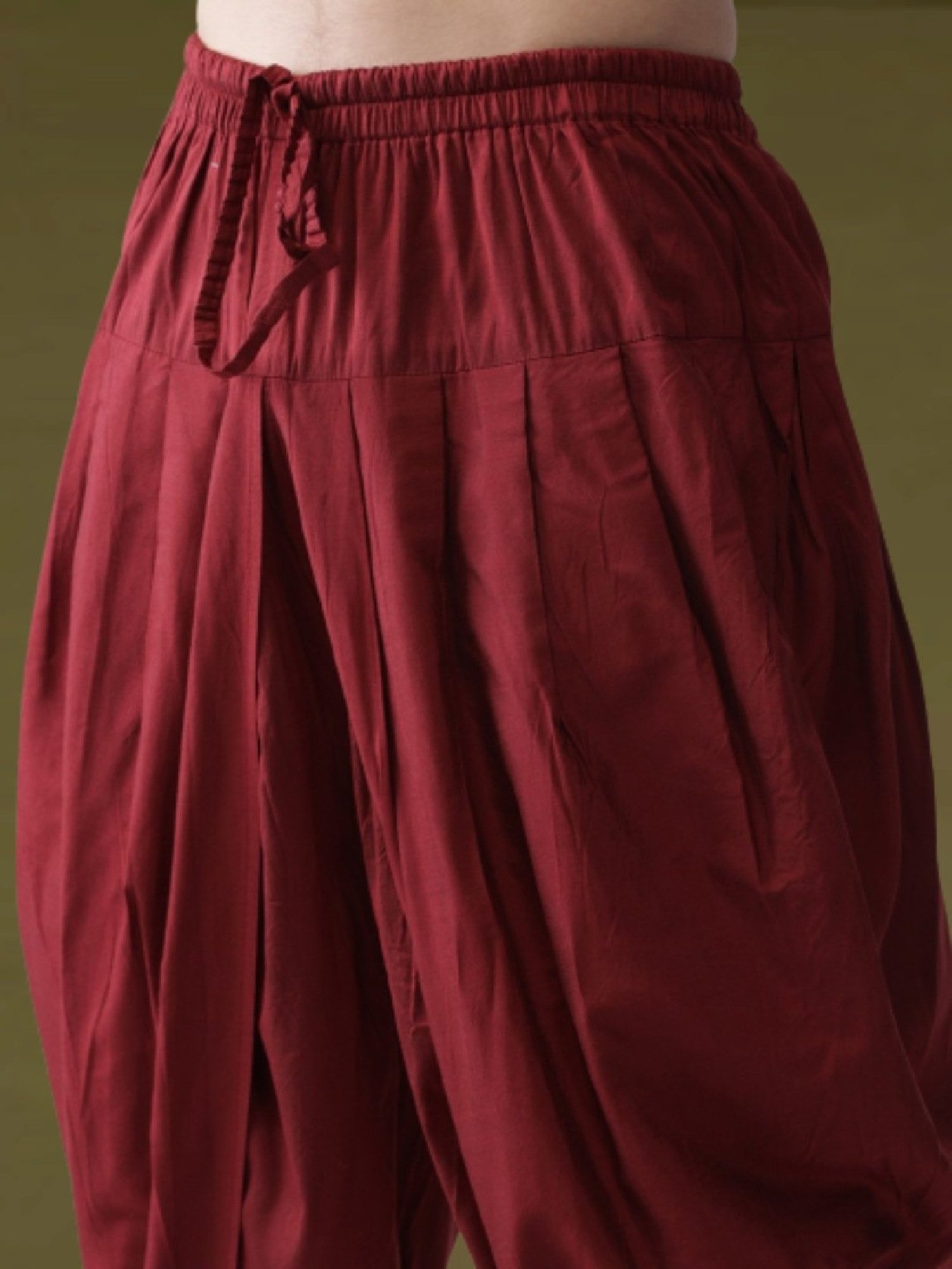 Benstoke Black & Maroon Regular Fit Sherwani Set