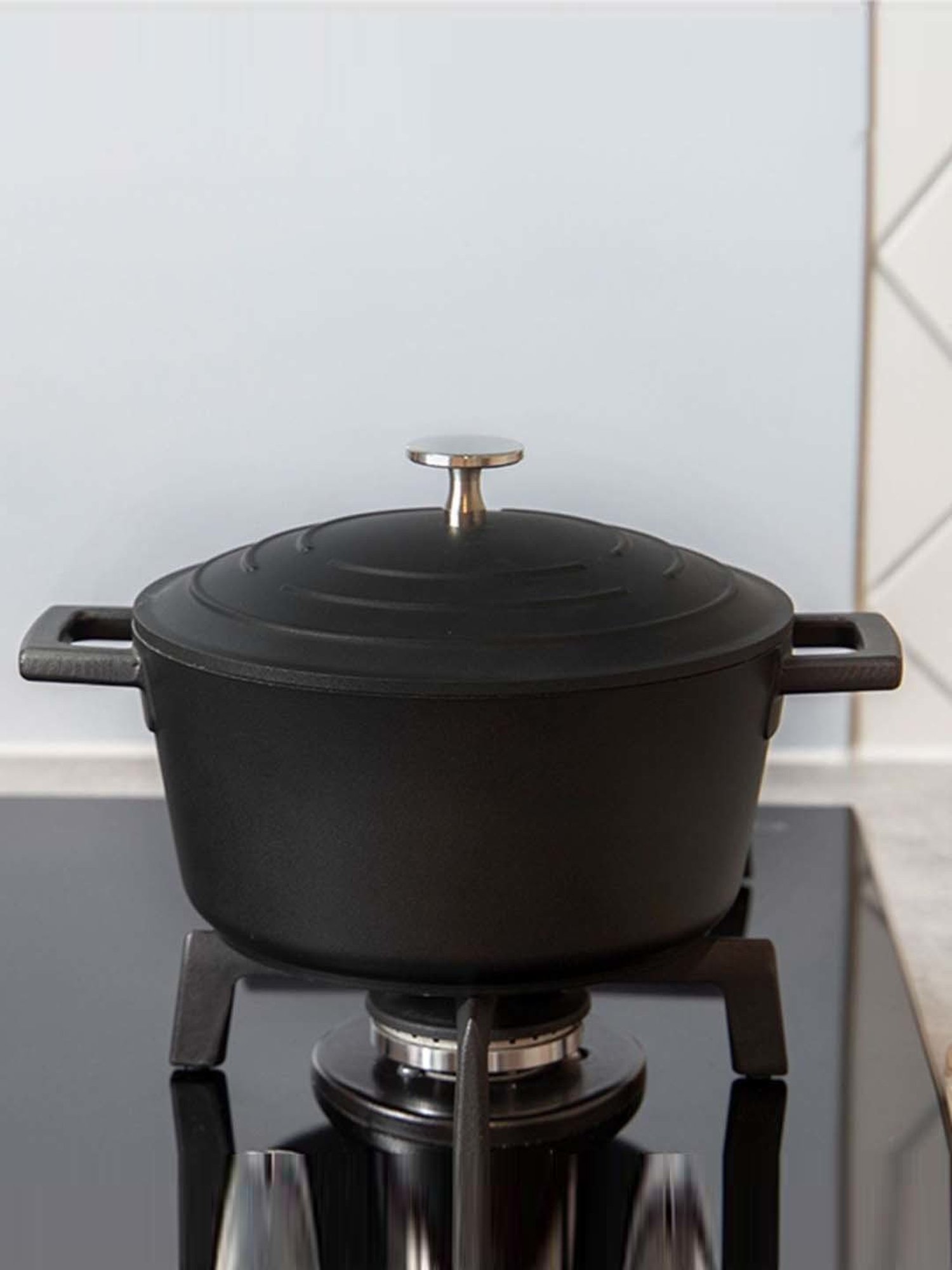 MasterClass Black Medium Aluminium Casserole - 2.5 Litre