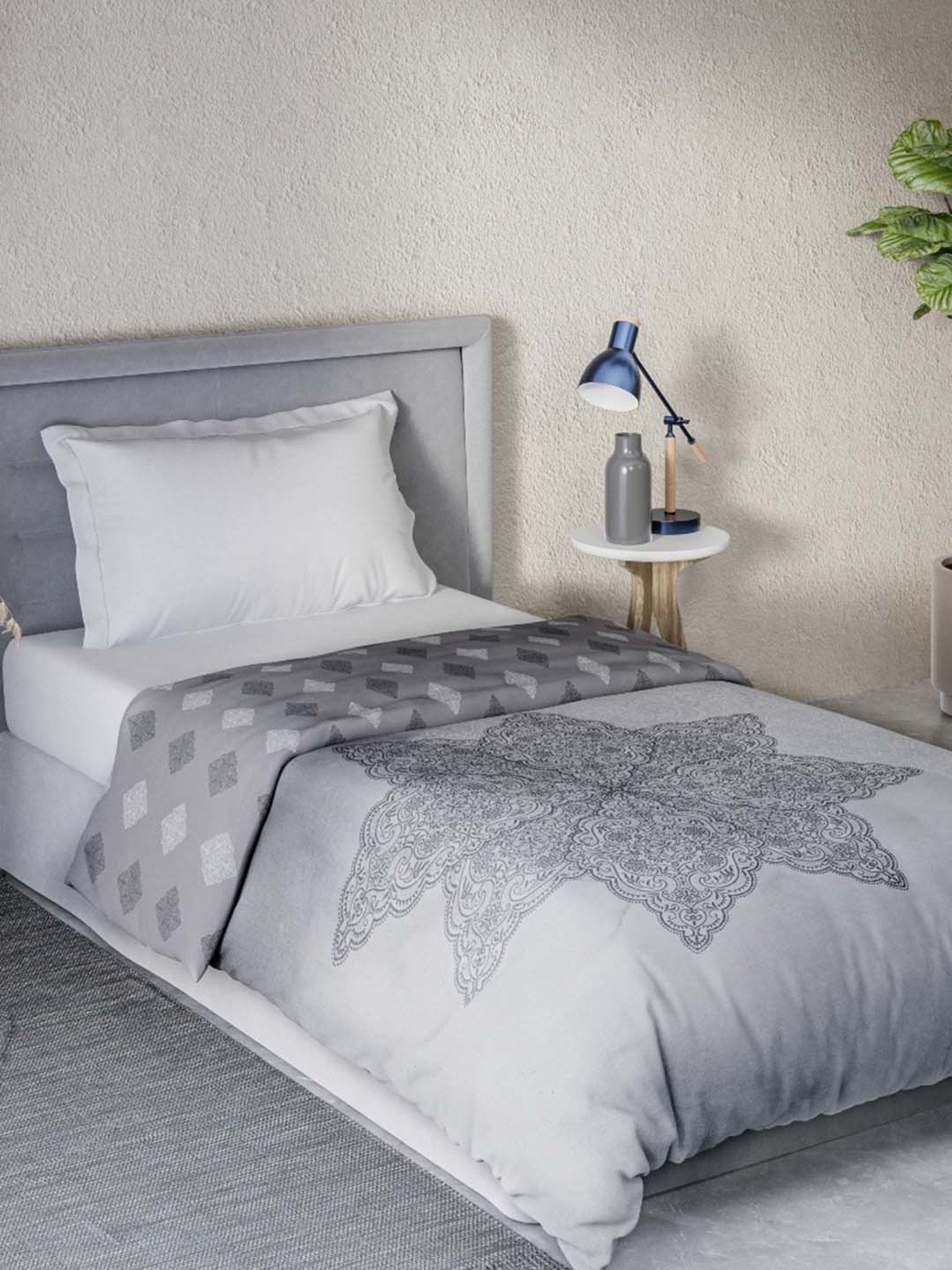 Welspun Bliss Light Silver & Blue Microfibre 120 GSM Shell Double Bed Quilt