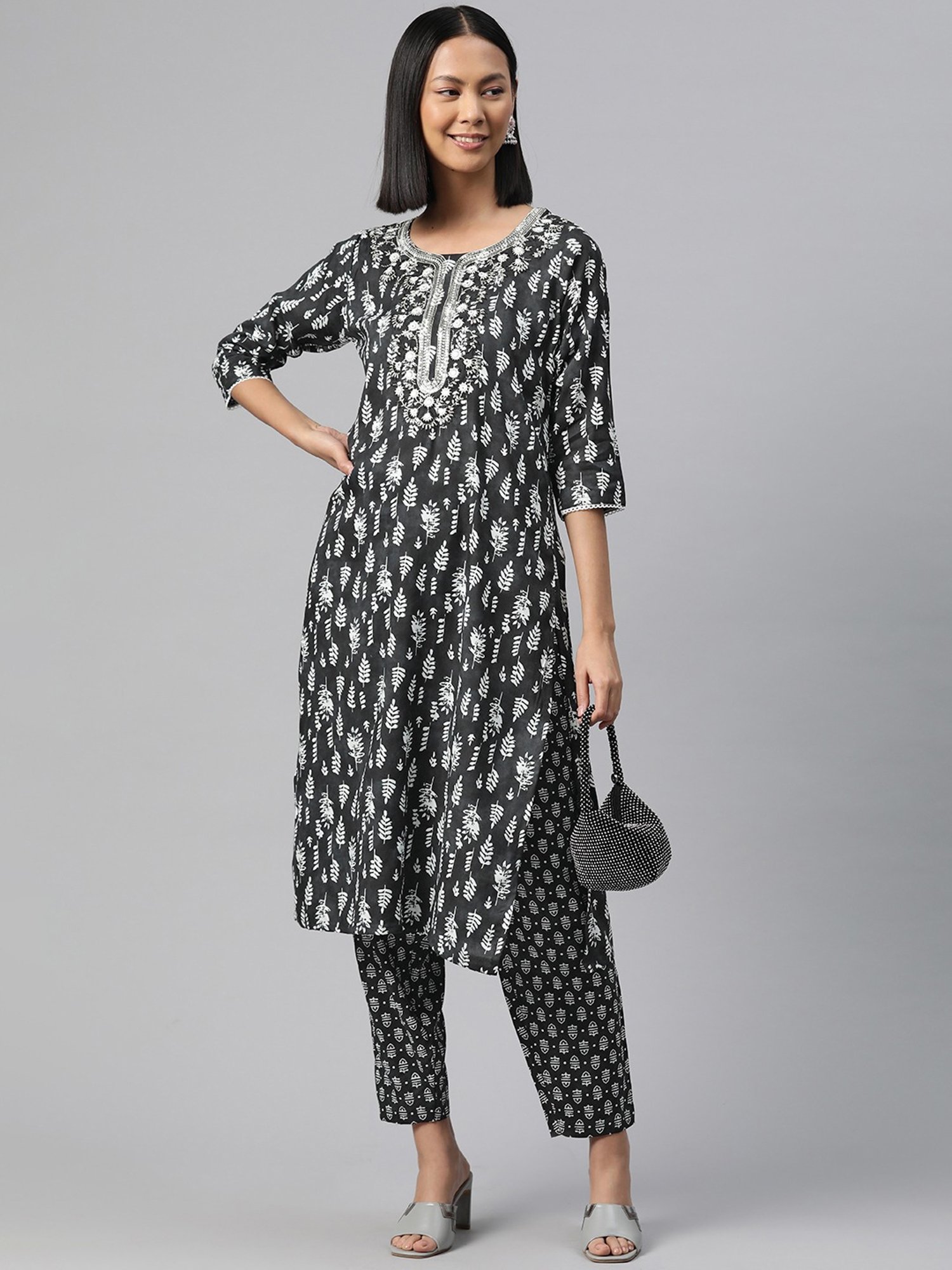 READIPRINT FASHIONS Black Floral Print Kurta Pant Set