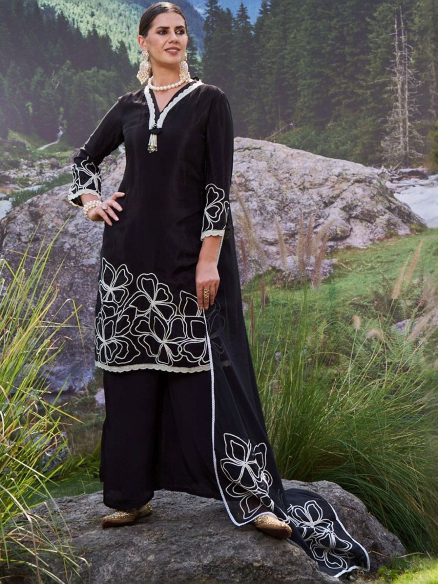Autumnlane Varidhi Black Embroidered Kurta with Pant and Dupatta