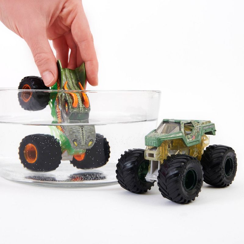 Monster Jam  Dragon vs Soldier Fortune 1:64 Scale - 2pk