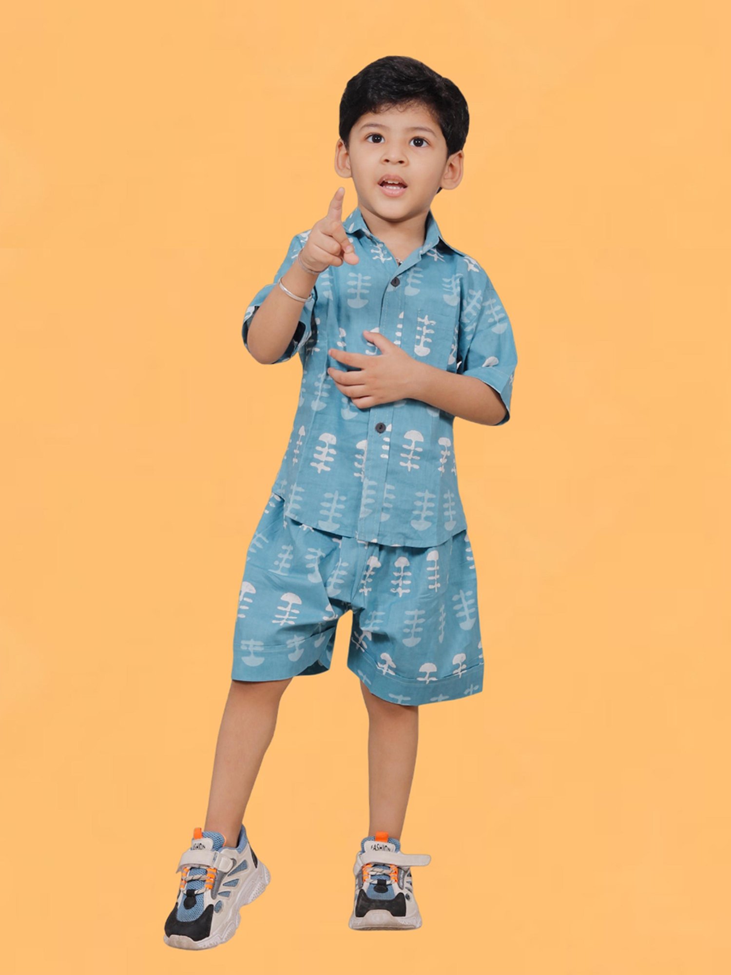 Tippy Top Kids Blue Printed Shirt with Shorts