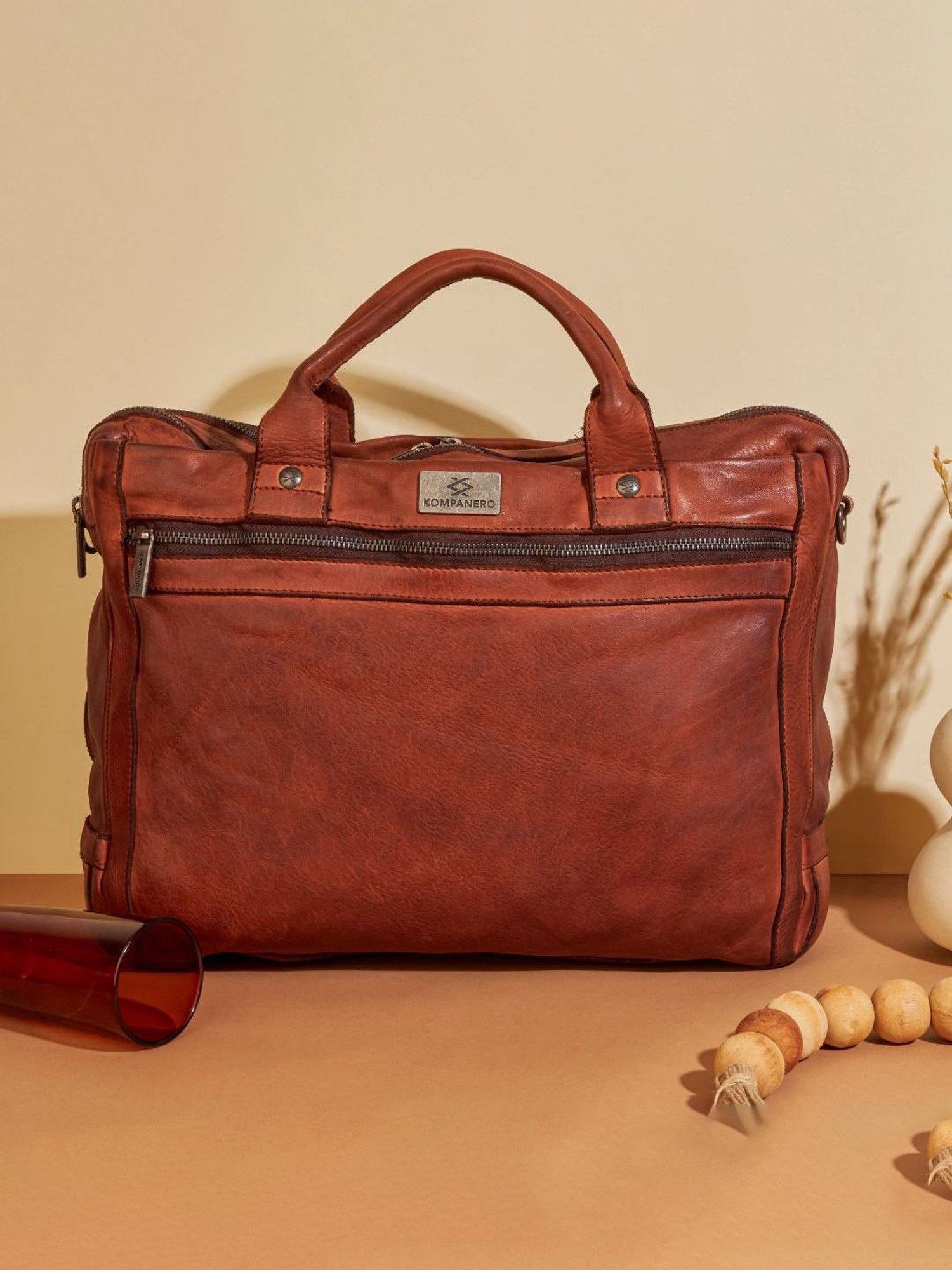 KOMPANERO Aaron Cognac Leather Solid Messenger Bag