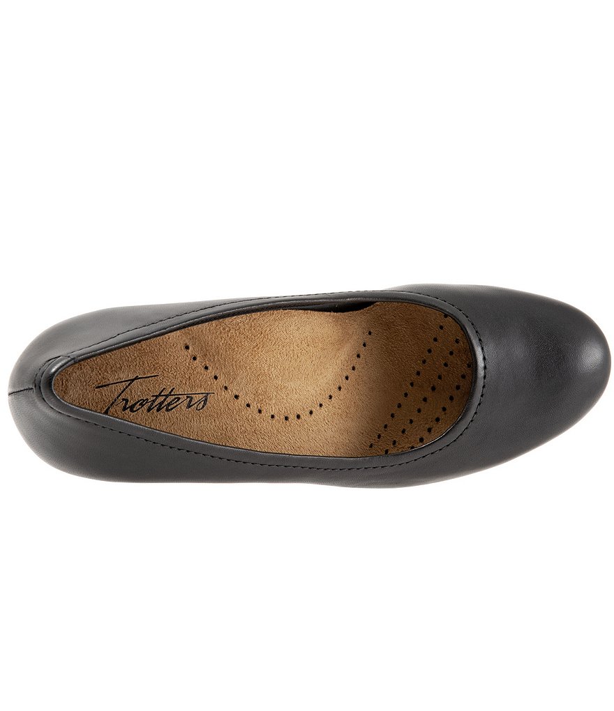 Trotters Winnie Leather Wedge Pumps