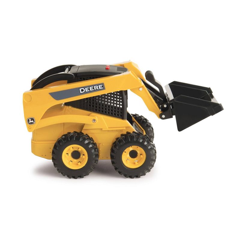 Chevrolet Pickup with Skidsteer Set 1:16 Scale
