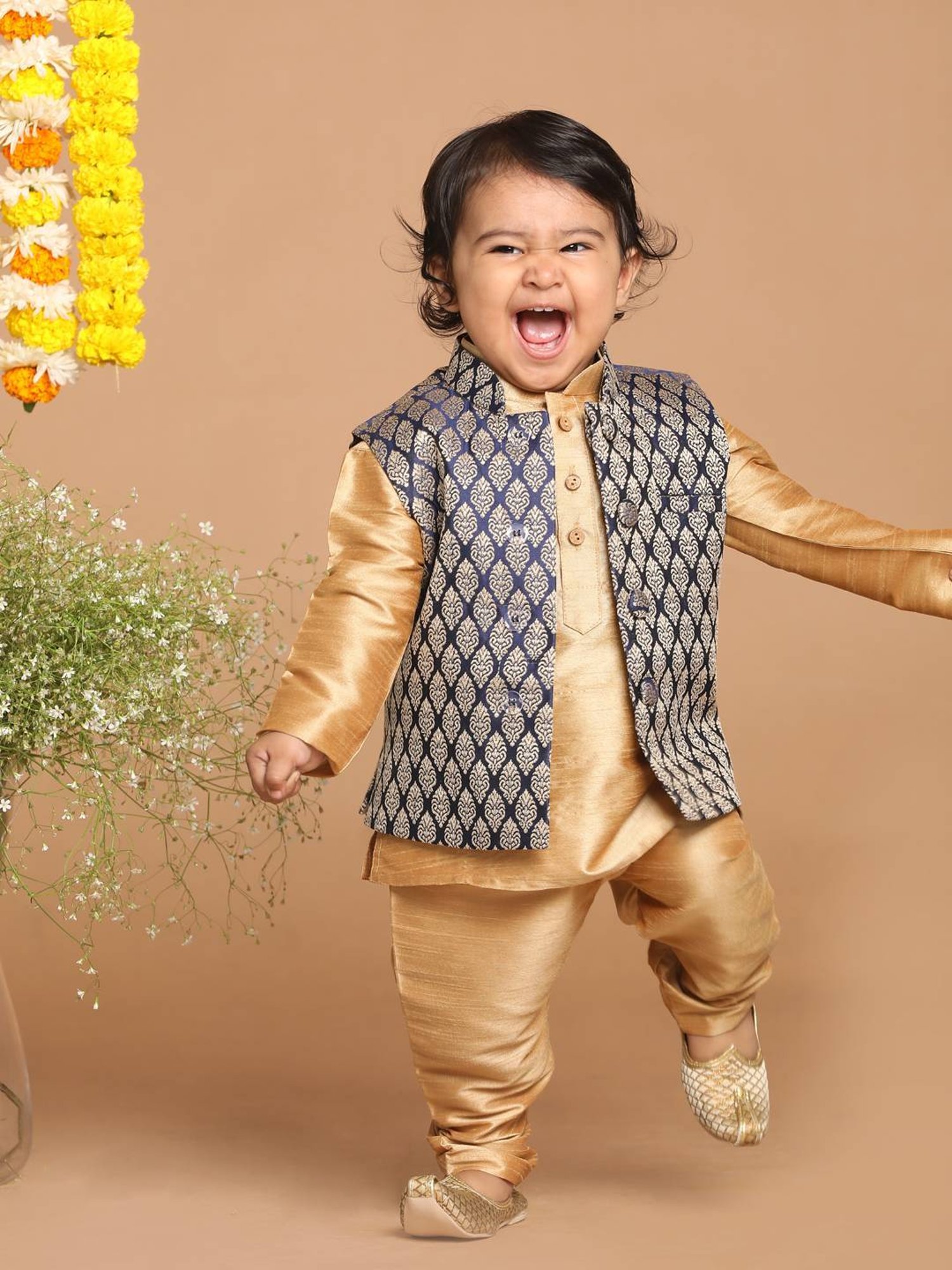 VASTRAMAY SISHU Golden & Black Straight Fit Kurta Set