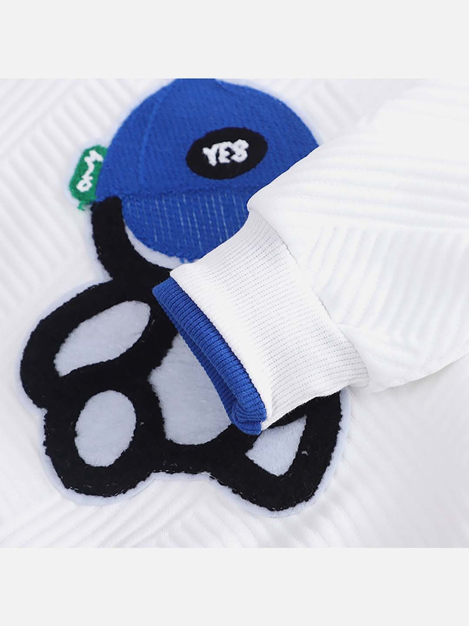 Little Surprise Box Kids White & Grey Textured Pattern Full Sleeves Sweatshirt Set