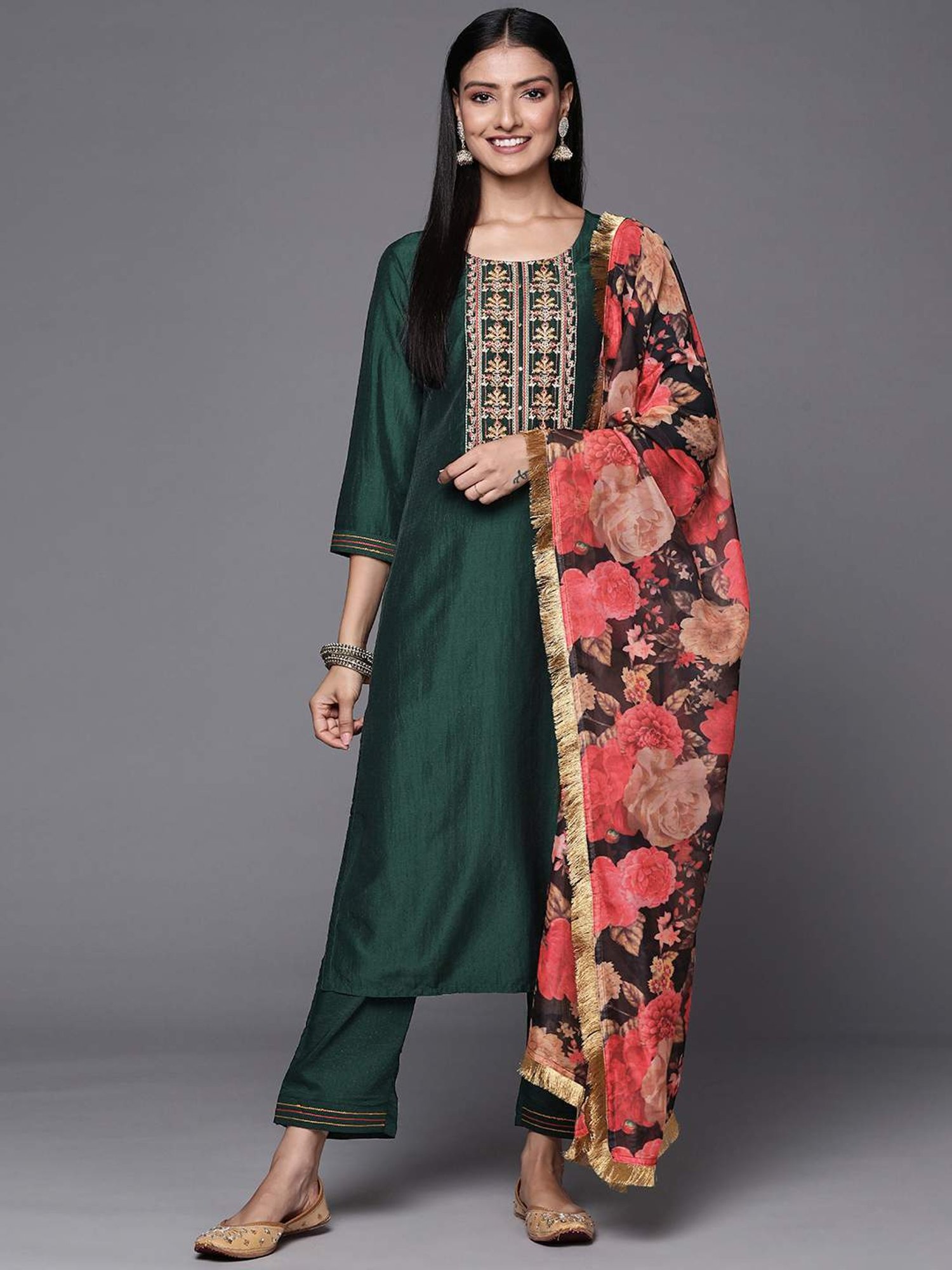 Varanga Green Embroidered Kurta Pant Set With Dupatta
