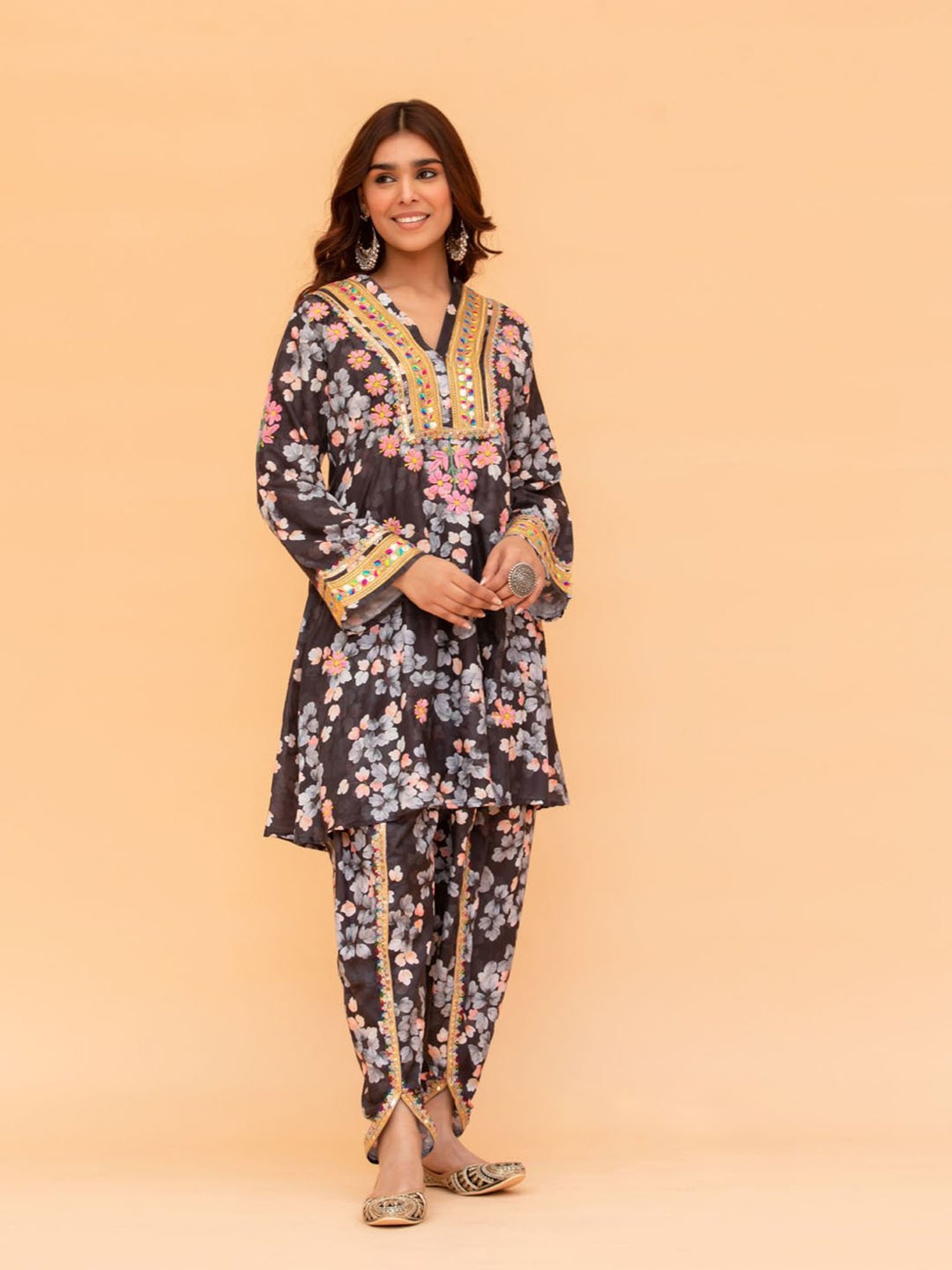 House of Kari Saba Chikankari Kurta Set in Muslin Silk - Black