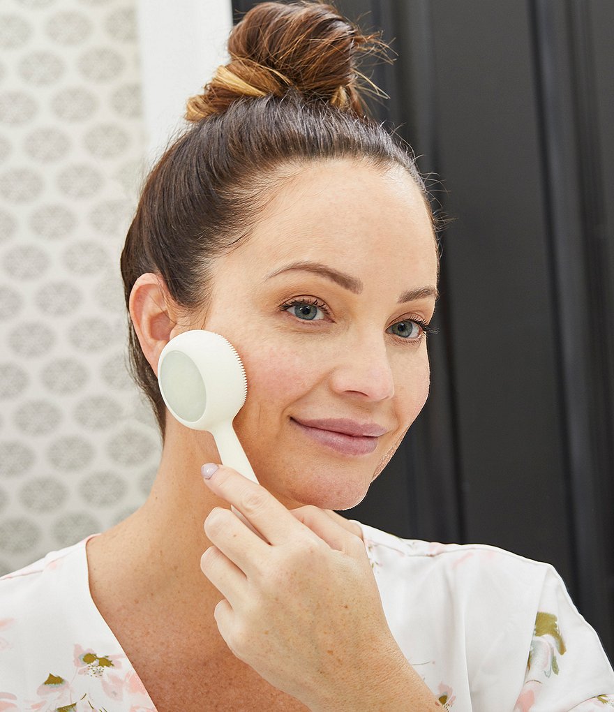 Shiseido Cleansing Massage Brush