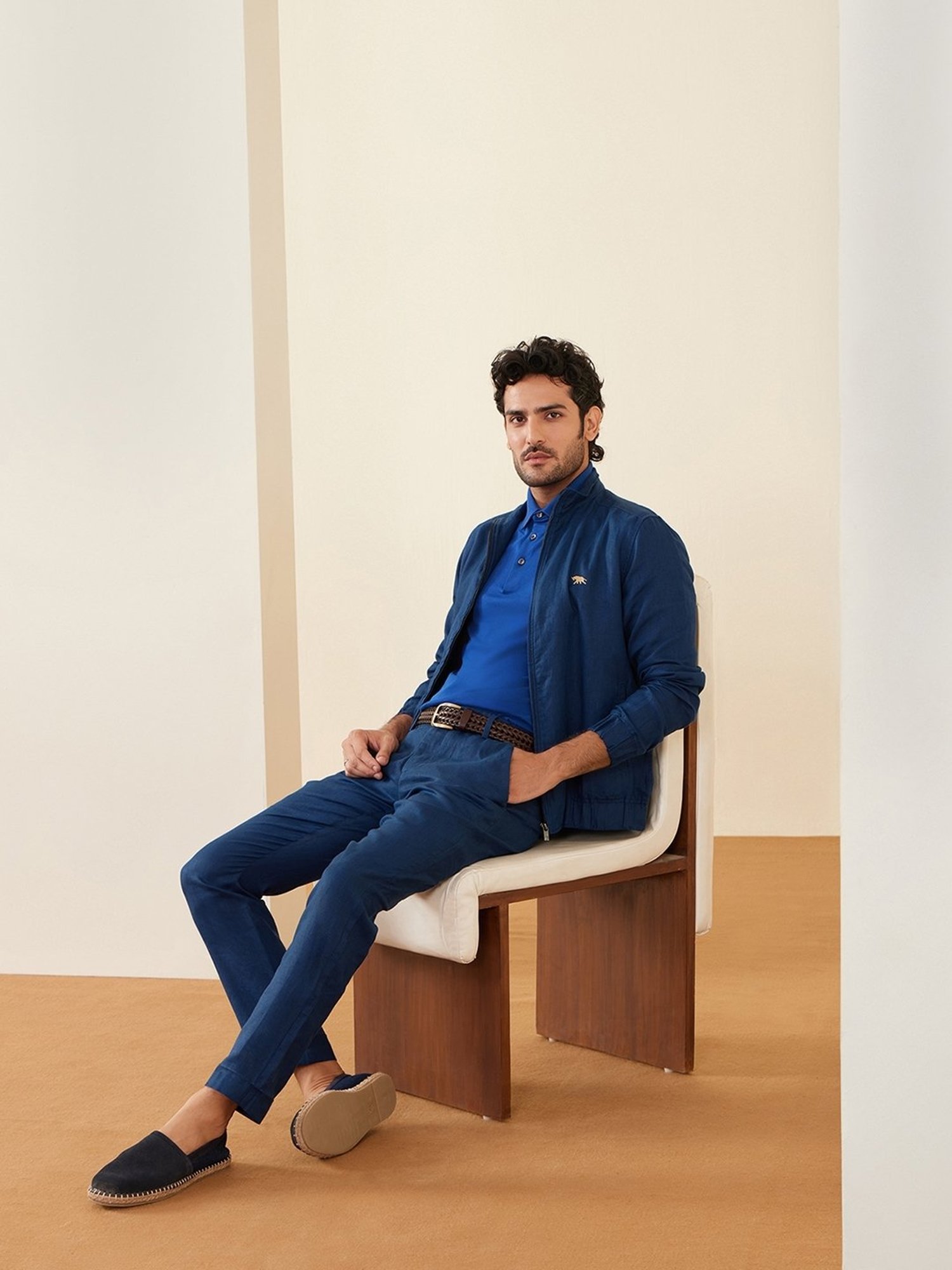 Andamen Navy Linen Regular Fit Solid Trousers