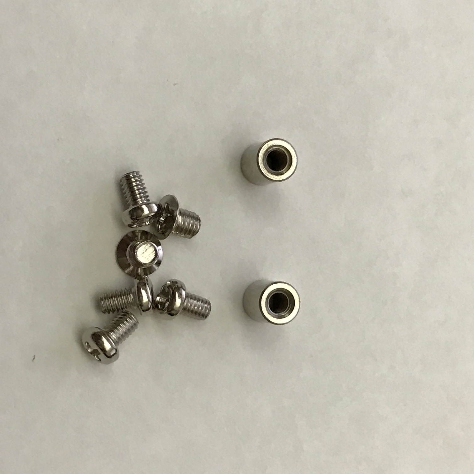 Supermicro MCP-410-00010-0N Spacer Kit (2 Spacers and 4 Screws)