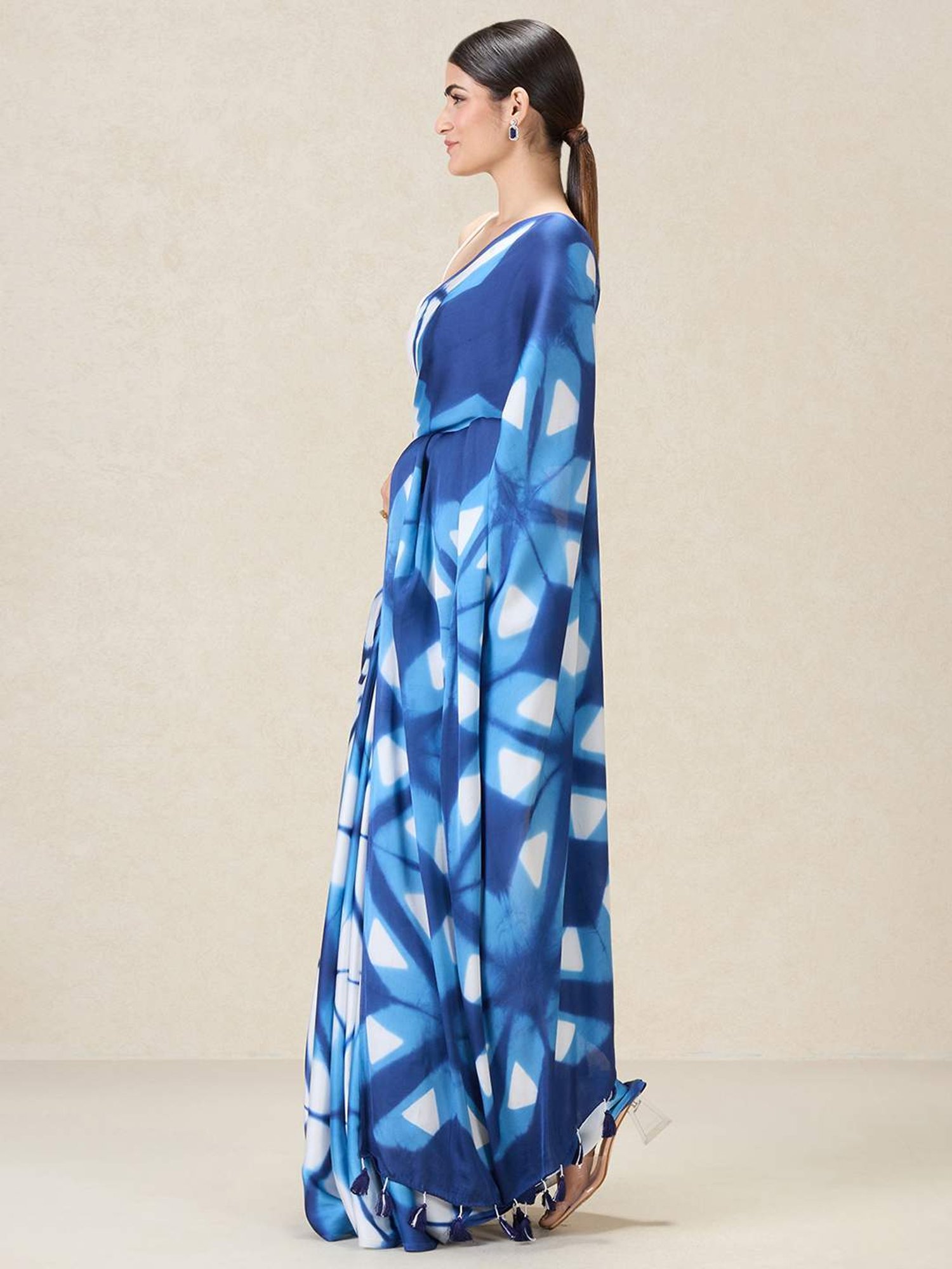 navyasa by liva Blue Printed Saree With Unstitched Blouse