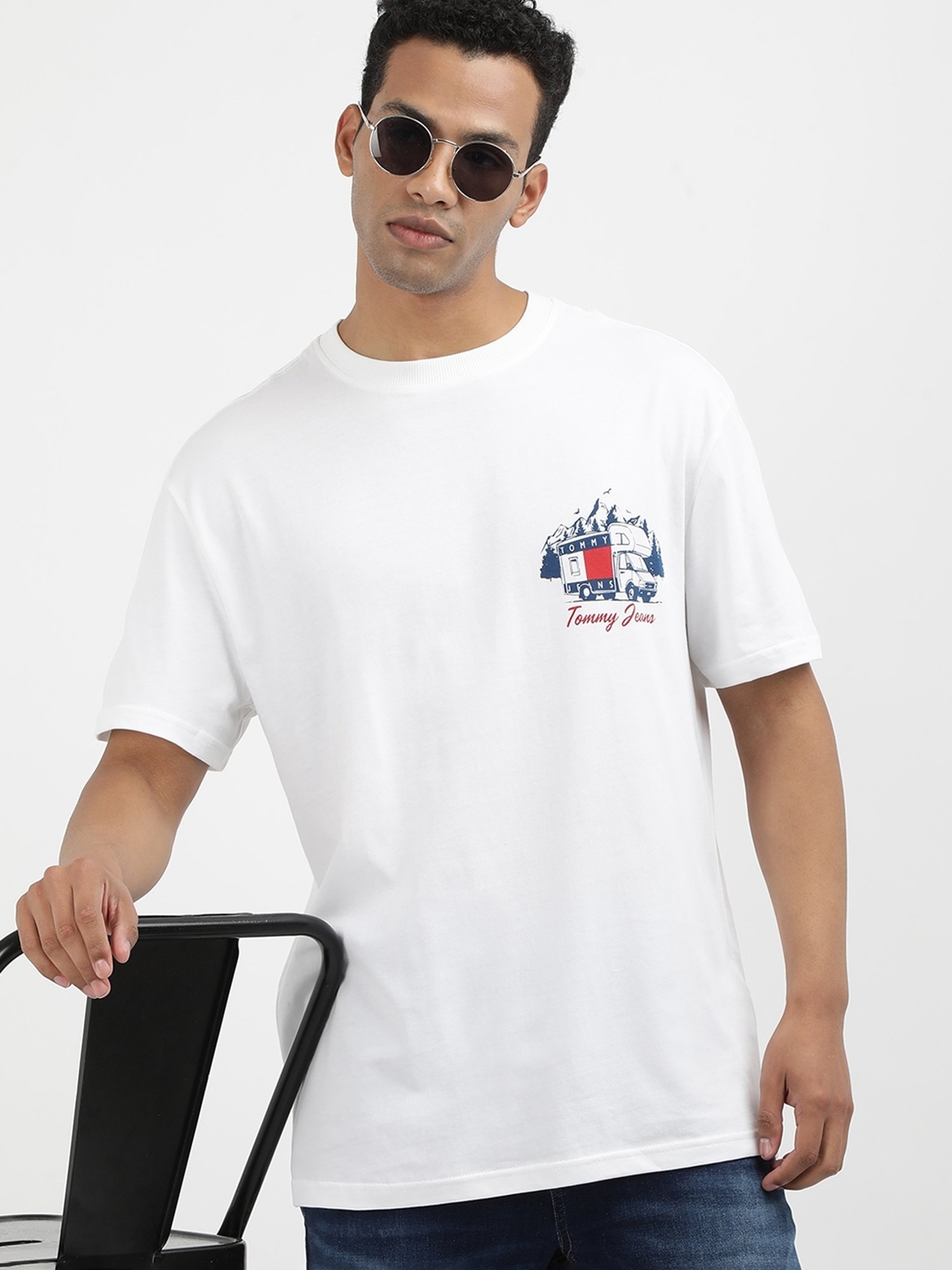 Tommy Hilfiger White Cotton Regular Fit Graphic T-Shirt