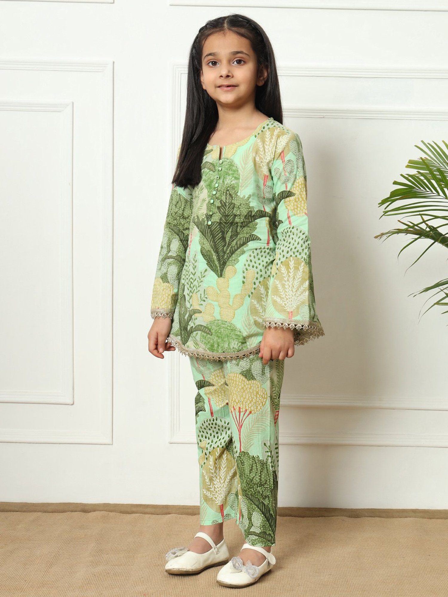READIPRINT FASHIONS Kids Green Printed Full Sleeves Kurti with Pants