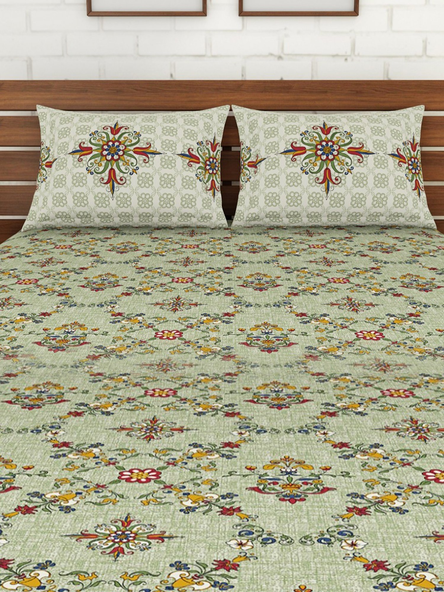 Spaces Printed Green 210 TC Cotton Queen Bed Sheet with 2 Pillow Covers